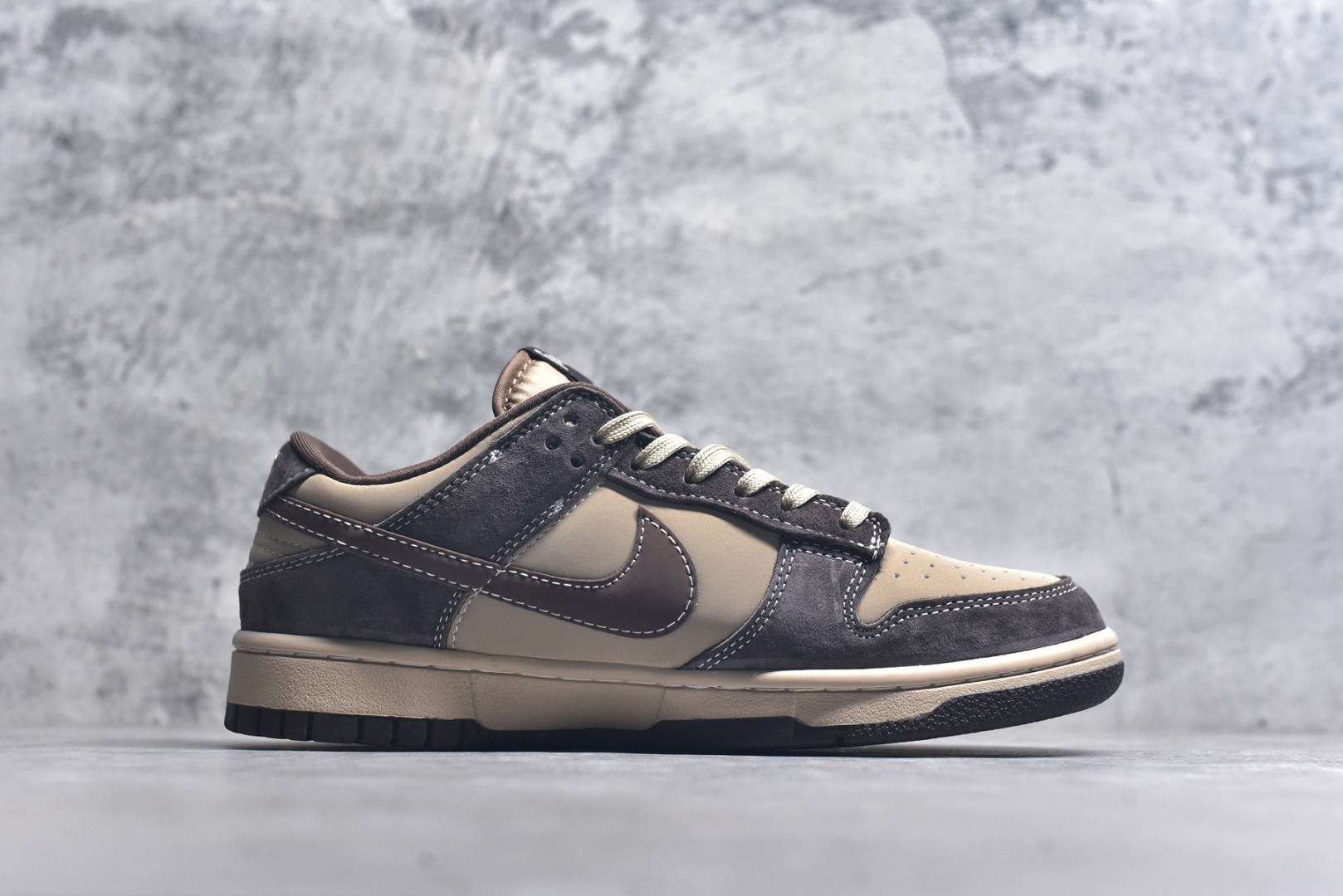 图片[3]-#海外爆款限量发售！Nike SB Dunk Low“ 灰棕” 周年高端定制 低帮休闲板鞋 定制鞋盒 大厂纯原品质出货 超高清洁度 皮料切割干净无任何毛边 细节完美 货号：DG2025-001 尺码：36 36.5 37.5 38 38.5 39 40 40.5 41 42 42.5 43 44 44.5 45-选品中心