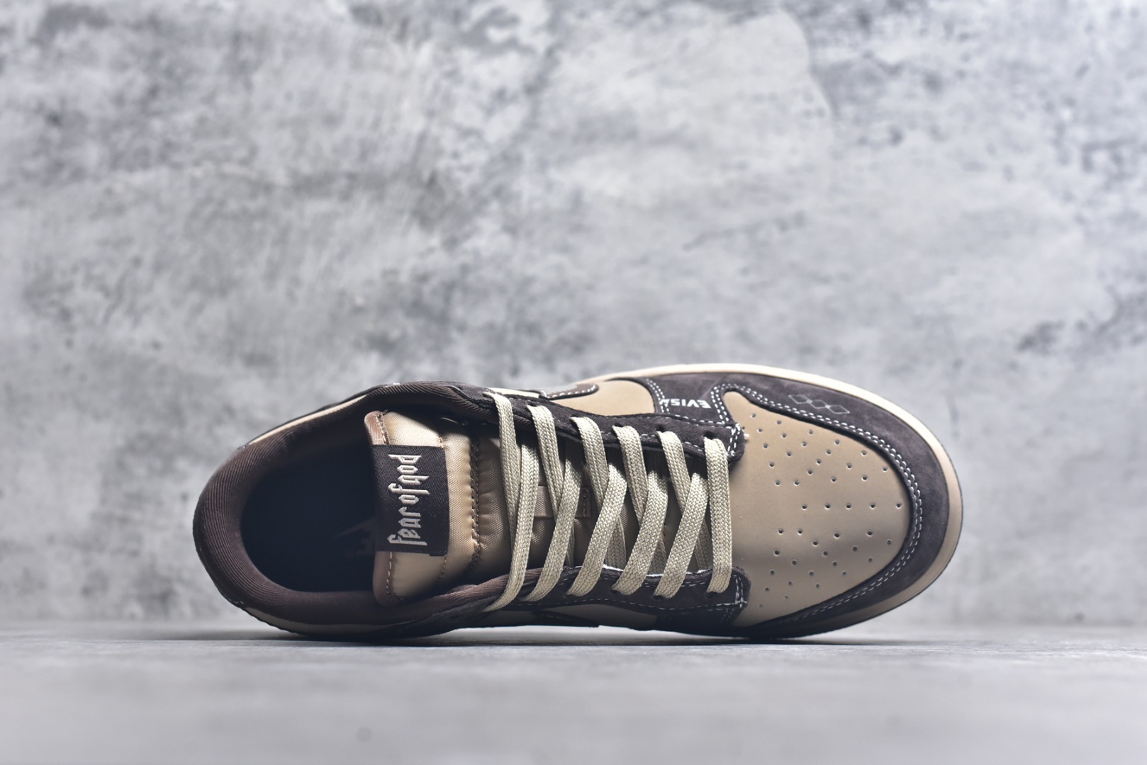 图片[4]-#海外爆款限量发售！Nike SB Dunk Low“ 灰棕” 周年高端定制 低帮休闲板鞋 定制鞋盒 大厂纯原品质出货 超高清洁度 皮料切割干净无任何毛边 细节完美 货号：DG2025-001 尺码：36 36.5 37.5 38 38.5 39 40 40.5 41 42 42.5 43 44 44.5 45-选品中心