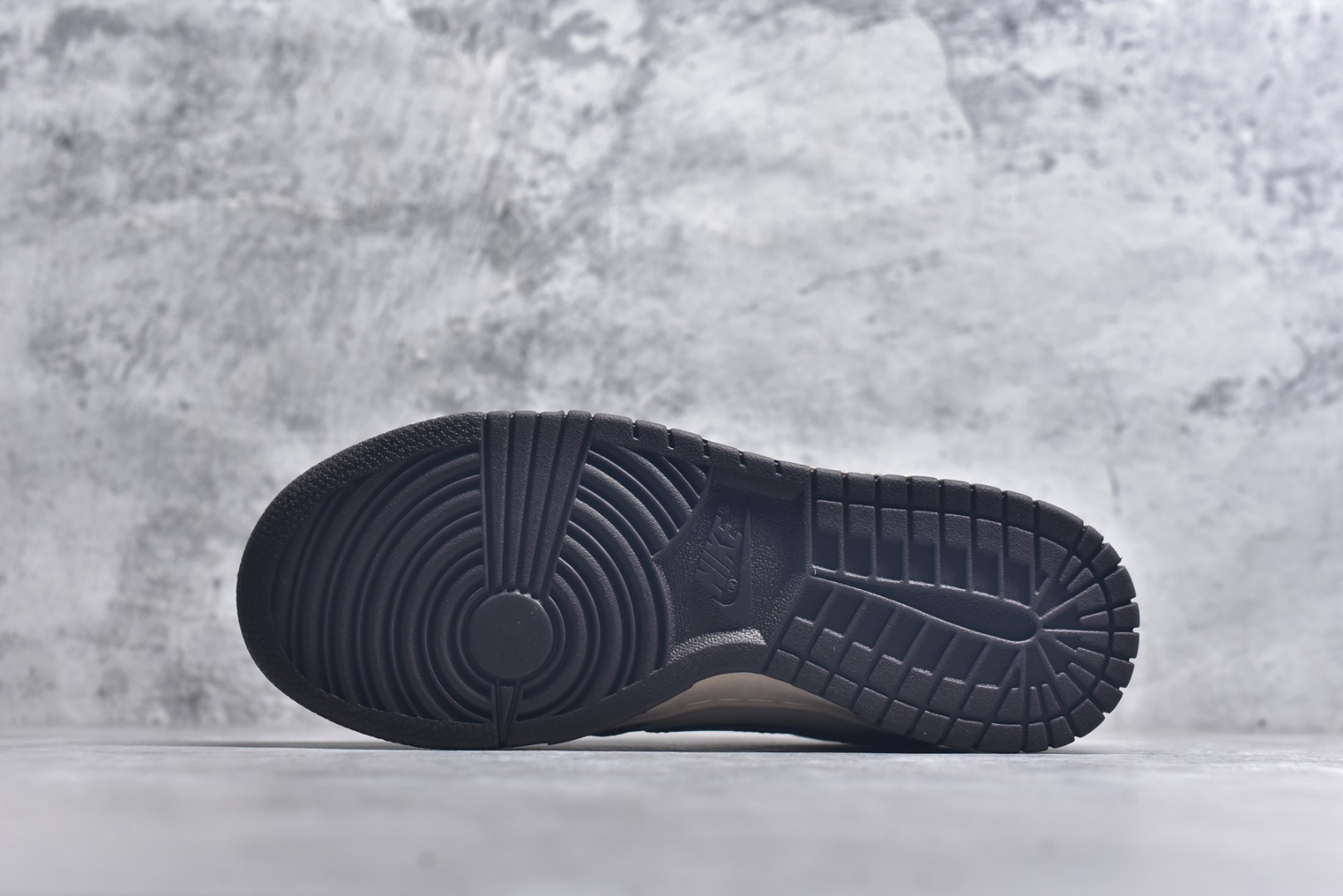 图片[6]-#海外爆款限量发售！Nike SB Dunk Low“ 灰棕” 周年高端定制 低帮休闲板鞋 定制鞋盒 大厂纯原品质出货 超高清洁度 皮料切割干净无任何毛边 细节完美 货号：DG2025-001 尺码：36 36.5 37.5 38 38.5 39 40 40.5 41 42 42.5 43 44 44.5 45-选品中心