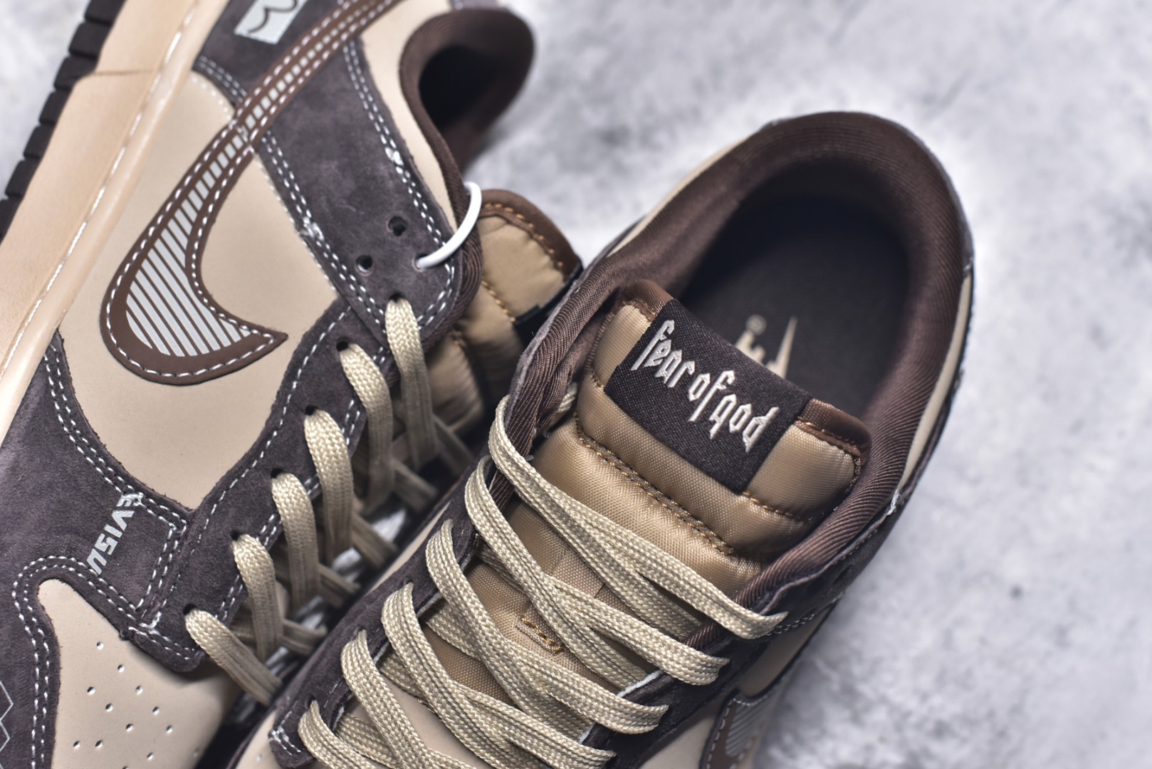 图片[9]-#海外爆款限量发售！Nike SB Dunk Low“ 灰棕” 周年高端定制 低帮休闲板鞋 定制鞋盒 大厂纯原品质出货 超高清洁度 皮料切割干净无任何毛边 细节完美 货号：DG2025-001 尺码：36 36.5 37.5 38 38.5 39 40 40.5 41 42 42.5 43 44 44.5 45-选品中心