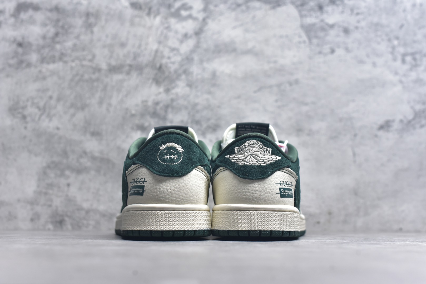 图片[5]-#海外爆款限量发售！ Travis Scott x Jordan 1 Low “古驰联名Supreme联名——创意喷墨勾” 高端定制 乔丹倒勾低帮休闲板鞋 大厂纯原品质出货 纯正版型 定制鞋盒 皮料切割干净无任何毛边 细节完美 超高清洁度 货号：XS2024-008A 尺码：36 36.5 37.5 38 38.5 39 40 40.5 41 42 42.5 43 44 44.5 45-选品中心