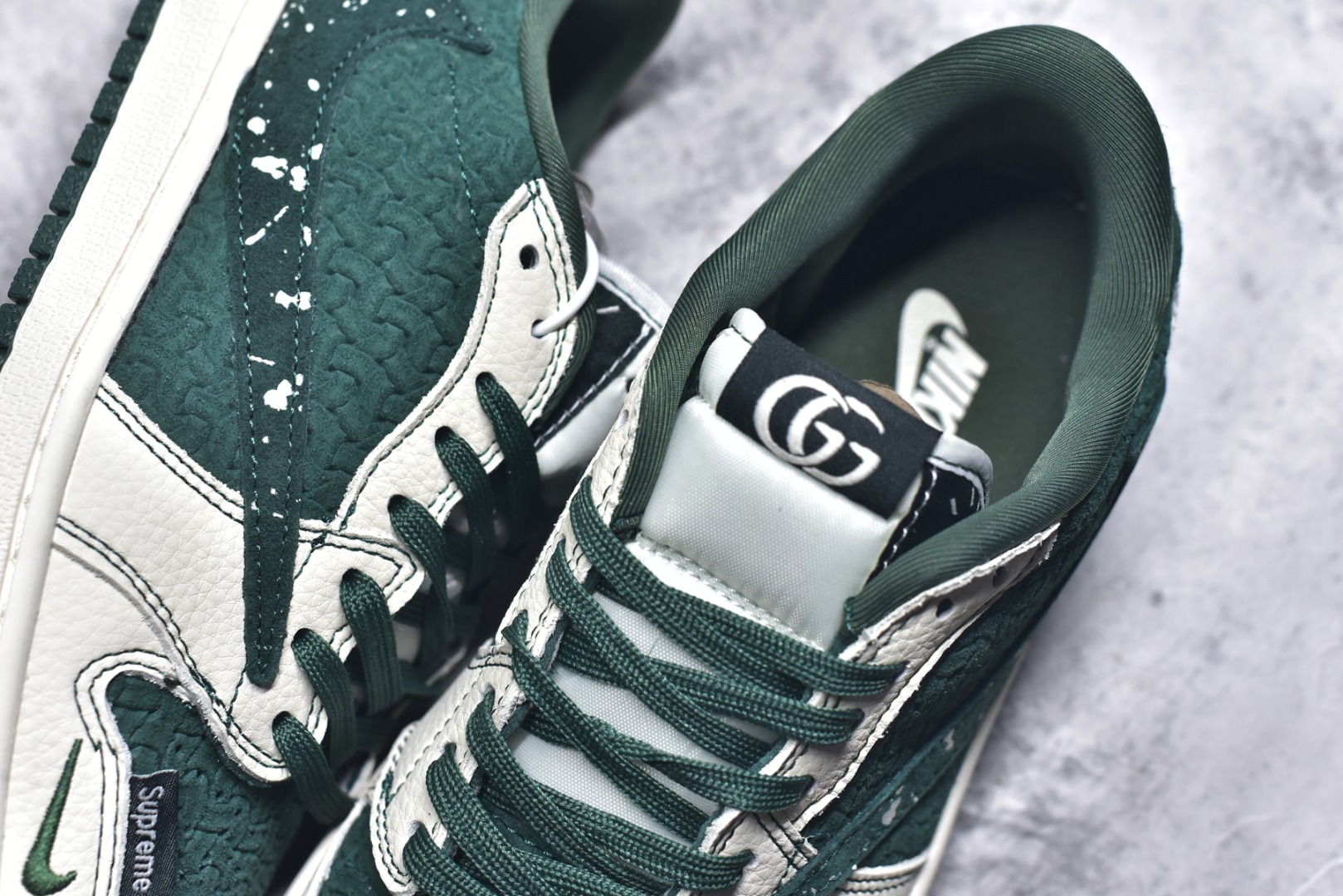 图片[9]-#海外爆款限量发售！ Travis Scott x Jordan 1 Low “古驰联名Supreme联名——创意喷墨勾” 高端定制 乔丹倒勾低帮休闲板鞋 大厂纯原品质出货 纯正版型 定制鞋盒 皮料切割干净无任何毛边 细节完美 超高清洁度 货号：XS2024-008A 尺码：36 36.5 37.5 38 38.5 39 40 40.5 41 42 42.5 43 44 44.5 45-选品中心