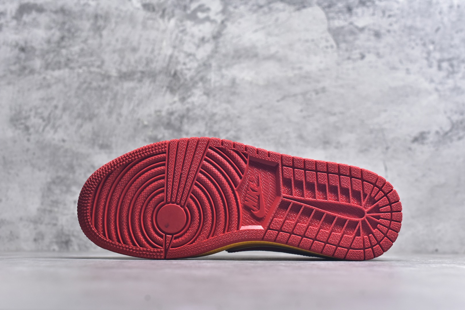 图片[6]-#海外爆款限量发售！ Travis Scott x Jordan 1 Low “大锤——镜面绿金红” 高端定制 乔丹倒勾低帮休闲板鞋 大厂纯原品质出货 纯正版型 定制鞋盒 皮料切割干净无任何毛边 细节完美 超高清洁度 货号：XS2025-062 尺码：36 36.5 37.5 38 38.5 39 40 40.5 41 42 42.5 43 44 44.5 45-选品中心