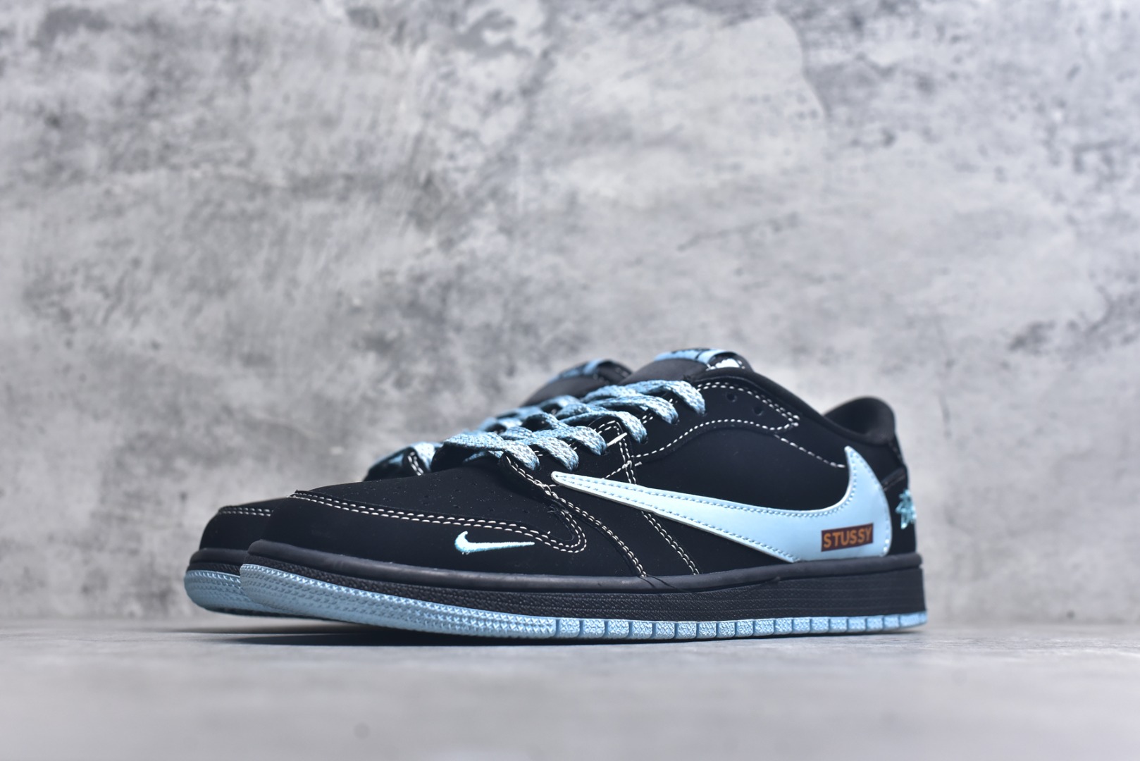图片[2]-#海外爆款限量发售！ Travis Scott x Jordan 1 Low “斯图西联名——蒂芙尼” 高端定制 乔丹倒勾低帮休闲板鞋 大厂纯原品质出货 纯正版型 定制鞋盒 皮料切割干净无任何毛边 细节完美 超高清洁度 货号：XS2025-008 尺码：36 36.5 37.5 38 38.5 39 40 40.5 41 42 42.5 43 44 44.5 45-选品中心
