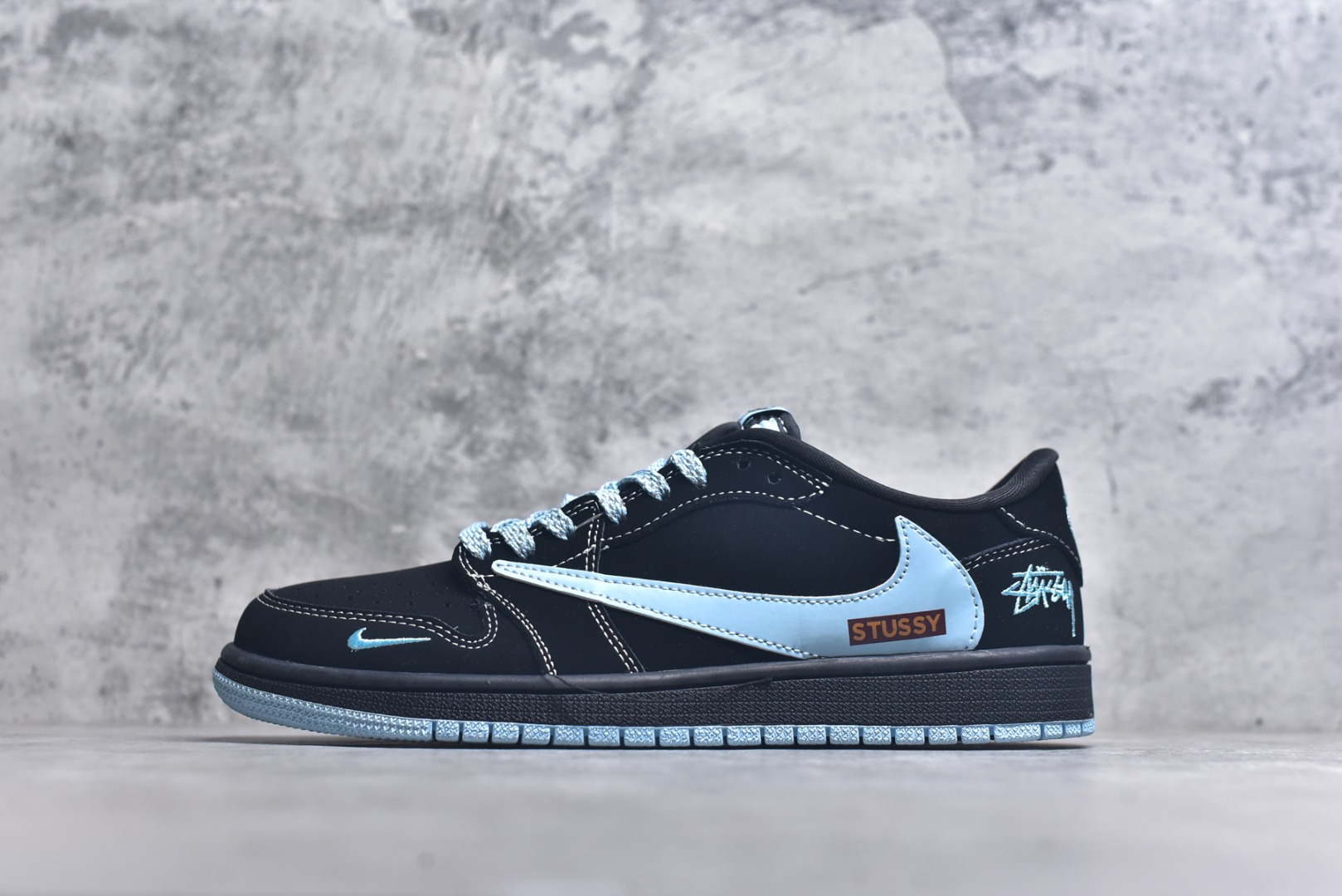 #海外爆款限量发售！ Travis Scott x Jordan 1 Low “斯图西联名——蒂芙尼” 高端定制 乔丹倒勾低帮休闲板鞋 大厂纯原品质出货 纯正版型 定制鞋盒 皮料切割干净无任何毛边 细节完美 超高清洁度 货号：XS2025-008 尺码：36 36.5 37.5 38 38.5 39 40 40.5 41 42 42.5 43 44 44.5 45-选品中心