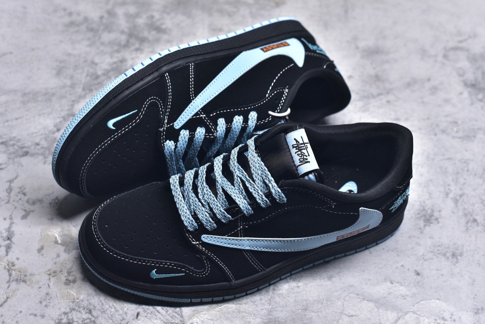 图片[7]-#海外爆款限量发售！ Travis Scott x Jordan 1 Low “斯图西联名——蒂芙尼” 高端定制 乔丹倒勾低帮休闲板鞋 大厂纯原品质出货 纯正版型 定制鞋盒 皮料切割干净无任何毛边 细节完美 超高清洁度 货号：XS2025-008 尺码：36 36.5 37.5 38 38.5 39 40 40.5 41 42 42.5 43 44 44.5 45-选品中心