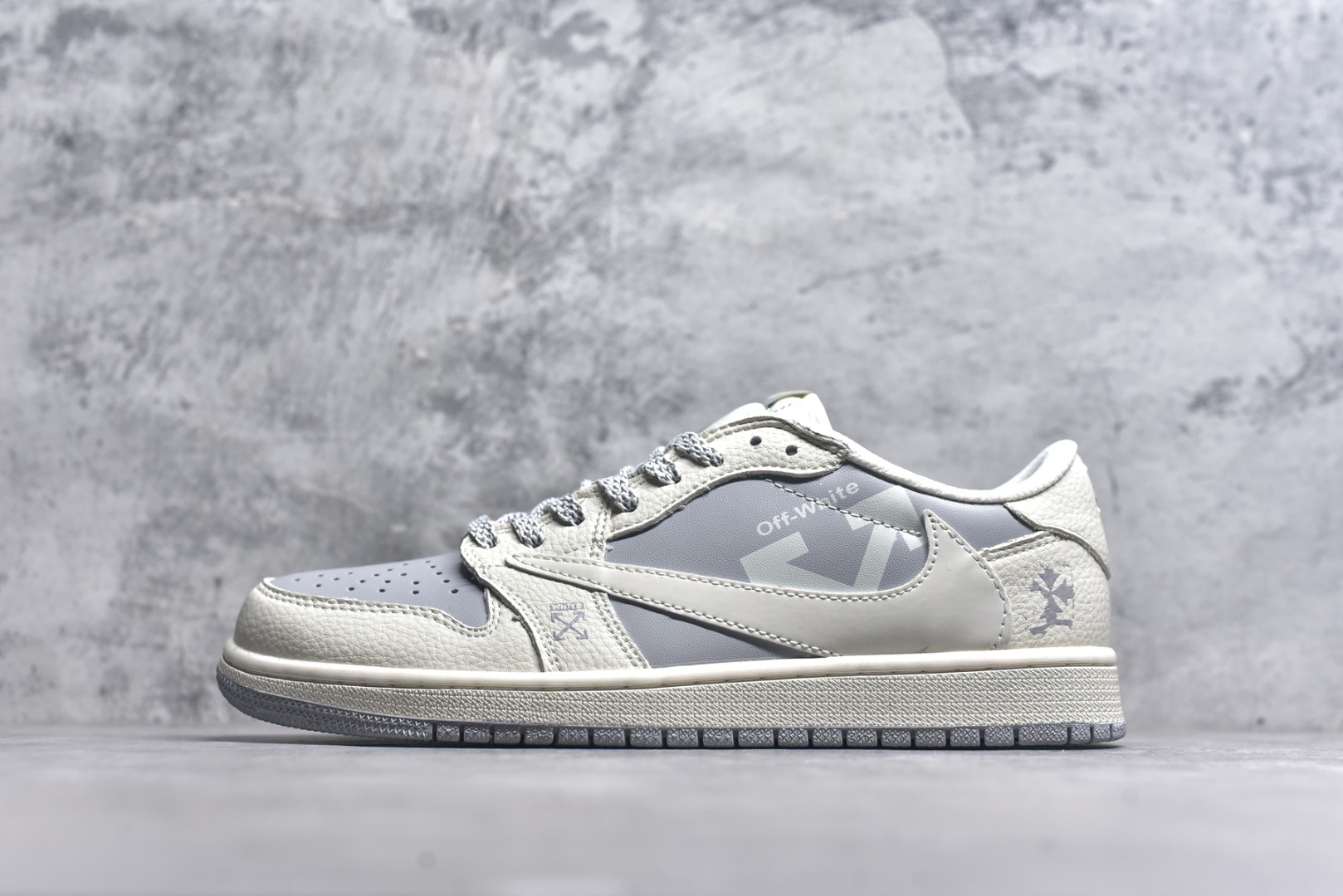 #海外爆款限量发售！ Travis Scott x Jordan 1 Low “OFF-WHITE联名——字母米灰” 高端定制 乔丹倒勾低帮休闲板鞋 大厂纯原品质出货 纯正版型 定制鞋盒 皮料切割干净无任何毛边 细节完美 超高清洁度 货号：XS2025-DF7 尺码：36 36.5 37.5 38 38.5 39 40 40.5 41 42 42.5 43 44 44.5 45-选品中心