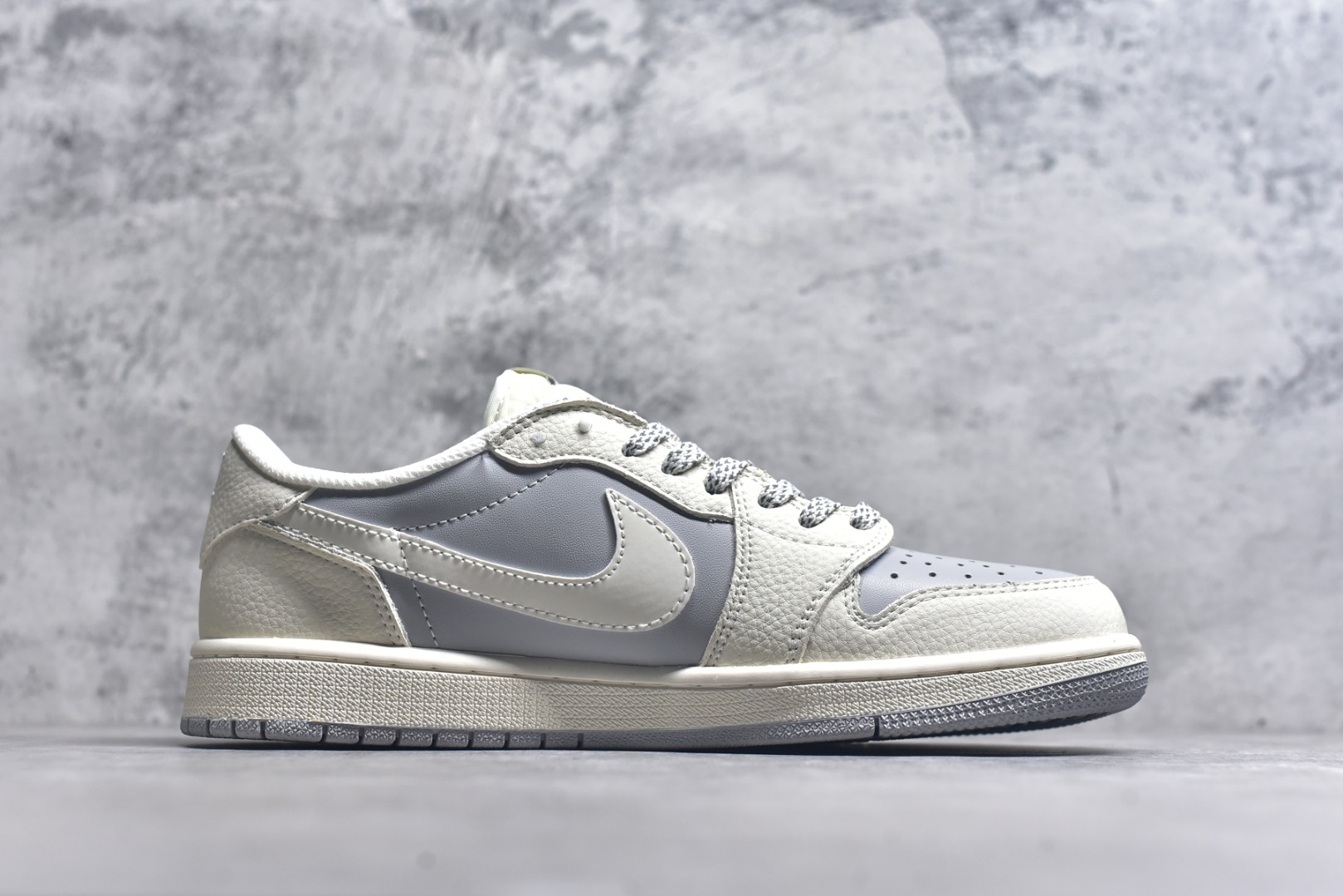 图片[3]-#海外爆款限量发售！ Travis Scott x Jordan 1 Low “OFF-WHITE联名——字母米灰” 高端定制 乔丹倒勾低帮休闲板鞋 大厂纯原品质出货 纯正版型 定制鞋盒 皮料切割干净无任何毛边 细节完美 超高清洁度 货号：XS2025-DF7 尺码：36 36.5 37.5 38 38.5 39 40 40.5 41 42 42.5 43 44 44.5 45-选品中心
