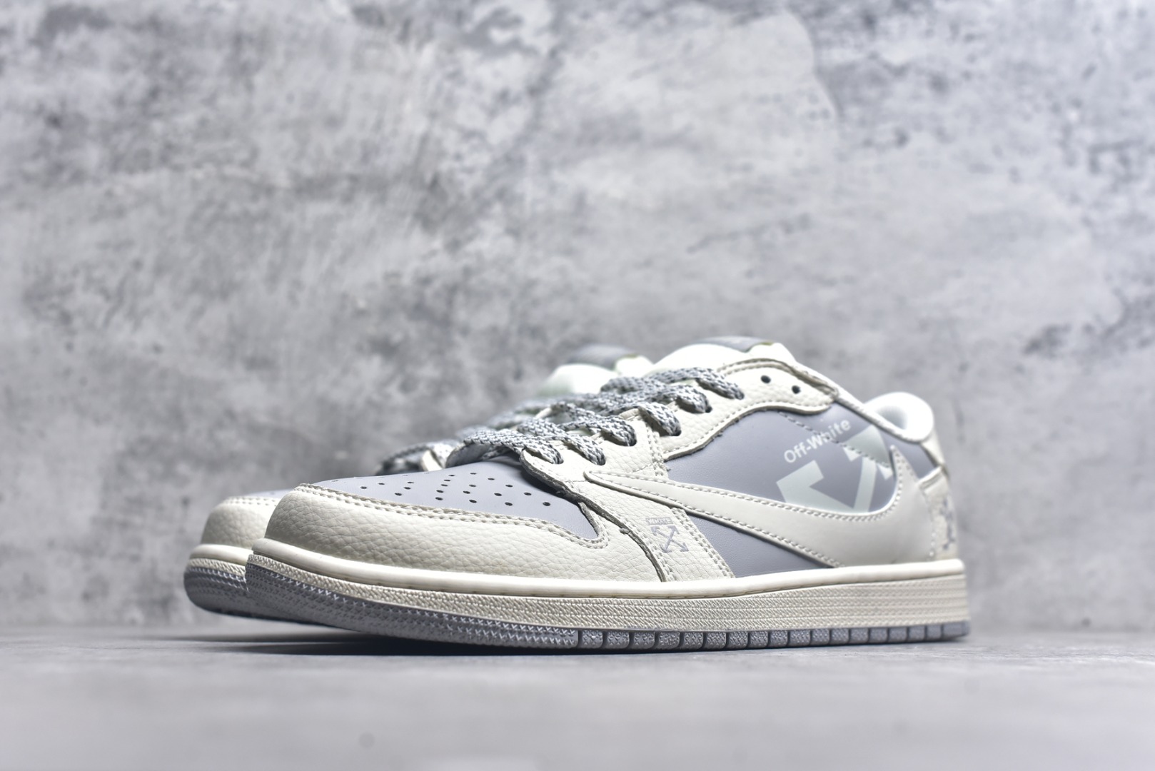 图片[2]-#海外爆款限量发售！ Travis Scott x Jordan 1 Low “OFF-WHITE联名——字母米灰” 高端定制 乔丹倒勾低帮休闲板鞋 大厂纯原品质出货 纯正版型 定制鞋盒 皮料切割干净无任何毛边 细节完美 超高清洁度 货号：XS2025-DF7 尺码：36 36.5 37.5 38 38.5 39 40 40.5 41 42 42.5 43 44 44.5 45-选品中心