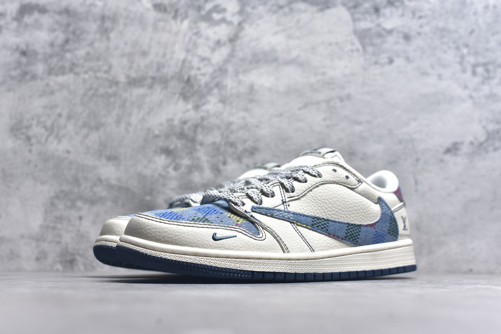 图片[2]-#海外爆款限量发售！ Travis Scott x Jordan 1 Low “LV联名——米白彩虹” 高端定制 乔丹倒勾低帮休闲板鞋 大厂纯原品质出货 纯正版型 定制鞋盒 皮料切割干净无任何毛边 细节完美 超高清洁度 货号：XS2025-DF8 尺码：36 36.5 37.5 38 38.5 39 40 40.5 41 42 42.5 43 44 44.5 45-选品中心
