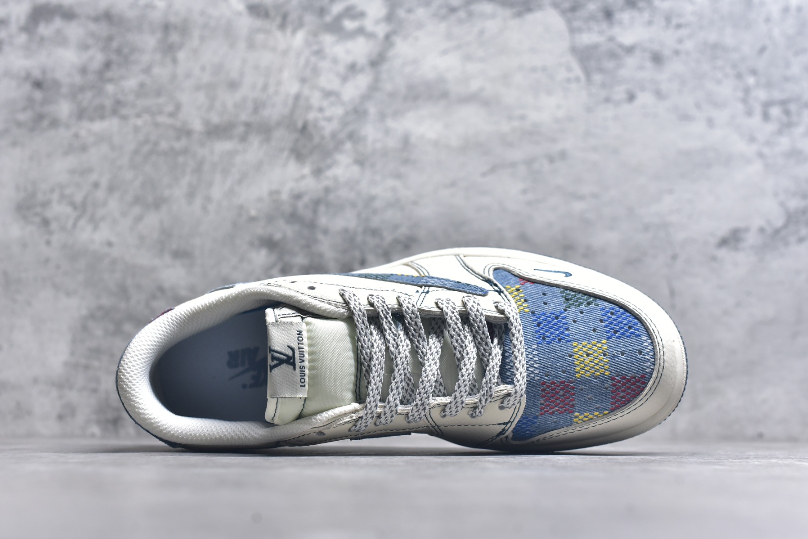 图片[4]-#海外爆款限量发售！ Travis Scott x Jordan 1 Low “LV联名——米白彩虹” 高端定制 乔丹倒勾低帮休闲板鞋 大厂纯原品质出货 纯正版型 定制鞋盒 皮料切割干净无任何毛边 细节完美 超高清洁度 货号：XS2025-DF8 尺码：36 36.5 37.5 38 38.5 39 40 40.5 41 42 42.5 43 44 44.5 45-选品中心