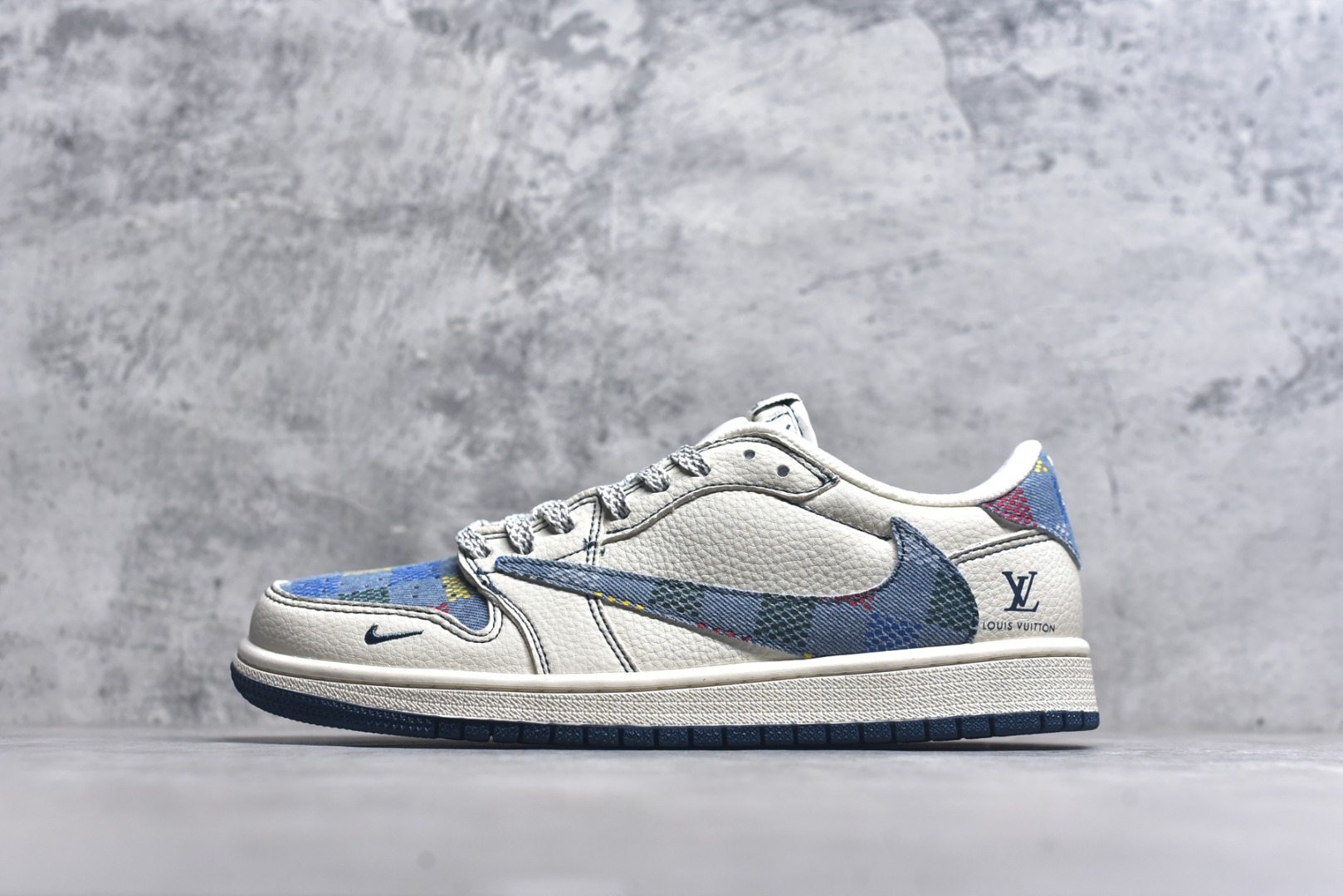 #海外爆款限量发售！ Travis Scott x Jordan 1 Low “LV联名——米白彩虹” 高端定制 乔丹倒勾低帮休闲板鞋 大厂纯原品质出货 纯正版型 定制鞋盒 皮料切割干净无任何毛边 细节完美 超高清洁度 货号：XS2025-DF8 尺码：36 36.5 37.5 38 38.5 39 40 40.5 41 42 42.5 43 44 44.5 45-选品中心