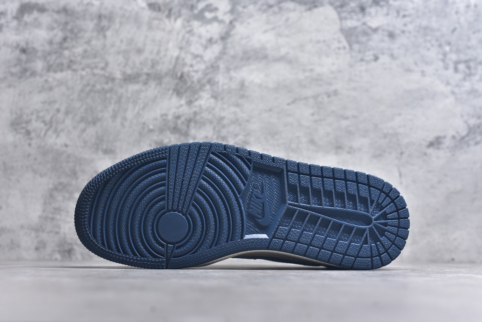 图片[6]-#海外爆款限量发售！ Travis Scott x Jordan 1 Low “LV联名——米白彩虹” 高端定制 乔丹倒勾低帮休闲板鞋 大厂纯原品质出货 纯正版型 定制鞋盒 皮料切割干净无任何毛边 细节完美 超高清洁度 货号：XS2025-DF8 尺码：36 36.5 37.5 38 38.5 39 40 40.5 41 42 42.5 43 44 44.5 45-选品中心