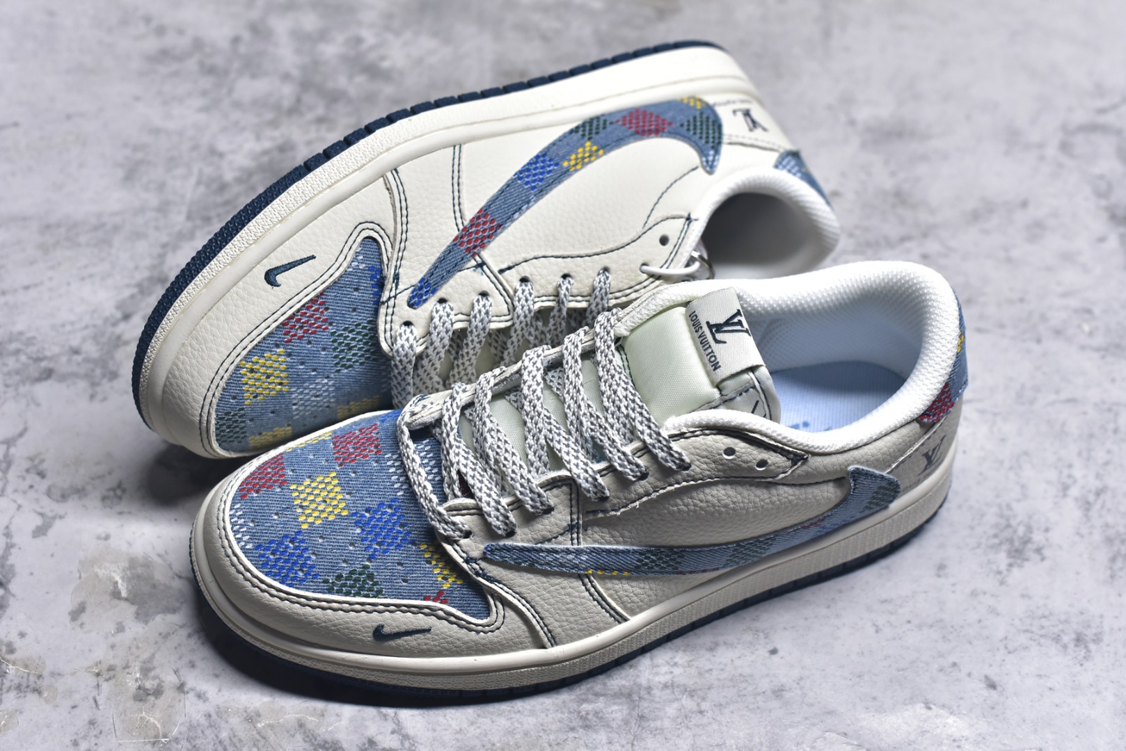 图片[7]-#海外爆款限量发售！ Travis Scott x Jordan 1 Low “LV联名——米白彩虹” 高端定制 乔丹倒勾低帮休闲板鞋 大厂纯原品质出货 纯正版型 定制鞋盒 皮料切割干净无任何毛边 细节完美 超高清洁度 货号：XS2025-DF8 尺码：36 36.5 37.5 38 38.5 39 40 40.5 41 42 42.5 43 44 44.5 45-选品中心