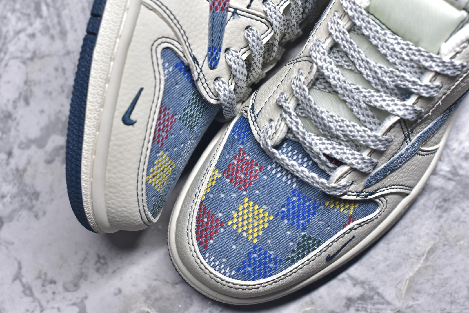 图片[8]-#海外爆款限量发售！ Travis Scott x Jordan 1 Low “LV联名——米白彩虹” 高端定制 乔丹倒勾低帮休闲板鞋 大厂纯原品质出货 纯正版型 定制鞋盒 皮料切割干净无任何毛边 细节完美 超高清洁度 货号：XS2025-DF8 尺码：36 36.5 37.5 38 38.5 39 40 40.5 41 42 42.5 43 44 44.5 45-选品中心