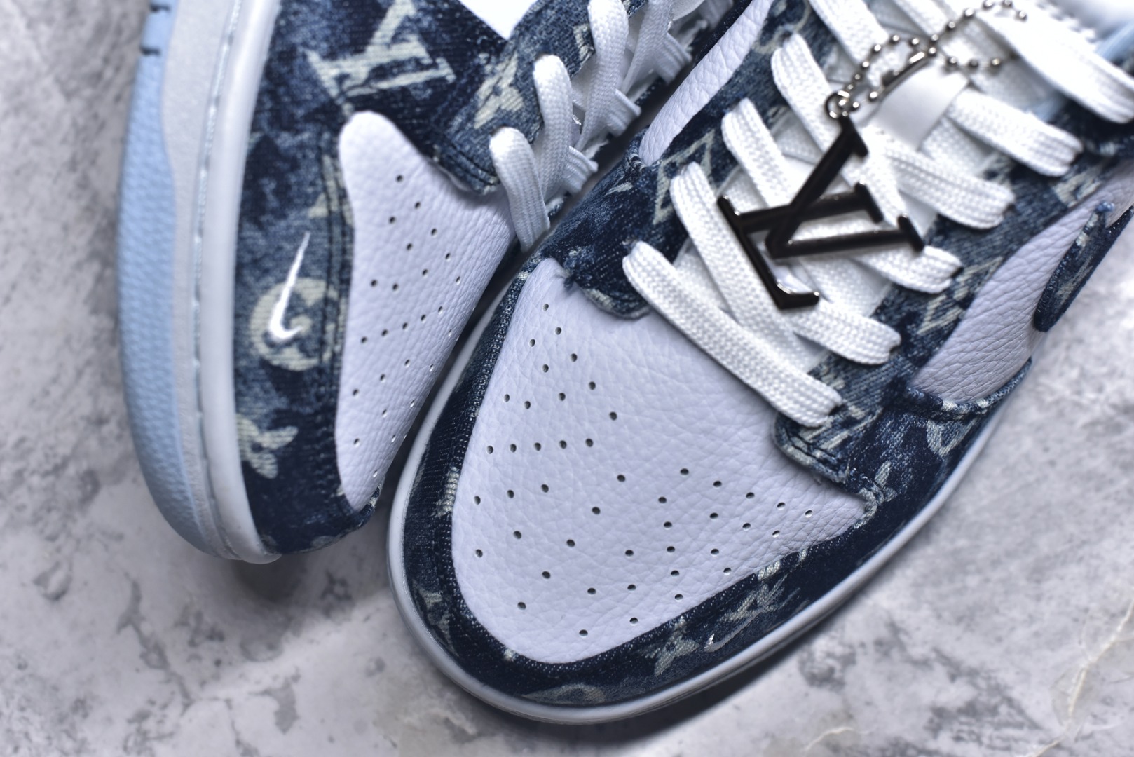 图片[8]-#Nike SB Dunk Low LV联名 扎染牛仔 周年高端定制 低帮休闲板鞋 SC0601-475 #定制鞋盒 大厂纯原品质出货 超高清洁度 皮料切割干净无任何毛边 细节完美 尺码：36 36.5 37.5 38 38.5 39 40 40.5 41 42 42.5 43 44 44.5 45 9.E5-选品中心