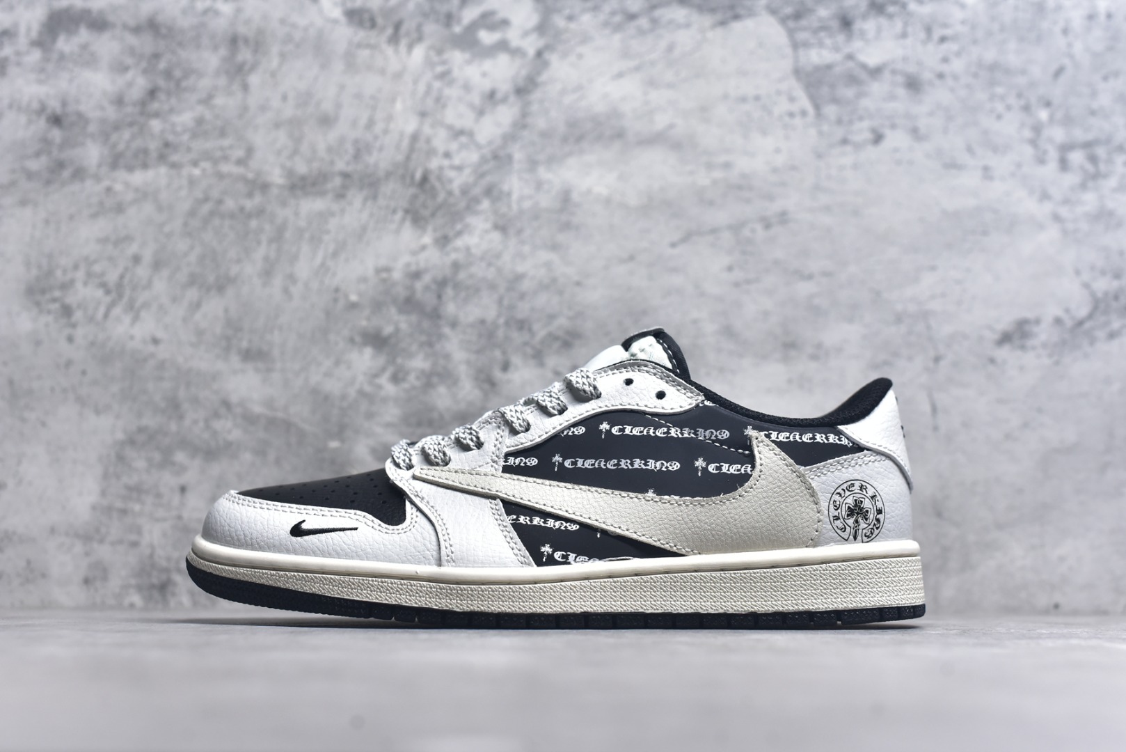 #海外爆款限量发售！ Travis Scott x Jordan 1 Low “克罗心联名——字母奶油米黑” 高端定制 乔丹倒勾低帮休闲板鞋 大厂纯原品质出货 纯正版型 定制鞋盒 皮料切割干净无任何毛边 细节完美 超高清洁度 货号：XB1979-023 尺码：36 36.5 37.5 38 38.5 39 40 40.5 41 42 42.5 43 44 44.5 45-选品中心