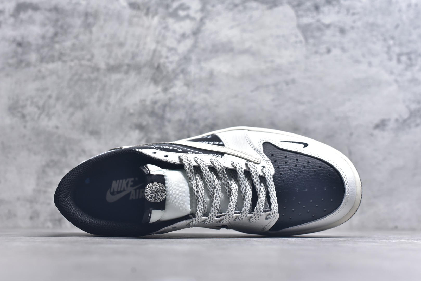 图片[4]-#海外爆款限量发售！ Travis Scott x Jordan 1 Low “克罗心联名——字母奶油米黑” 高端定制 乔丹倒勾低帮休闲板鞋 大厂纯原品质出货 纯正版型 定制鞋盒 皮料切割干净无任何毛边 细节完美 超高清洁度 货号：XB1979-023 尺码：36 36.5 37.5 38 38.5 39 40 40.5 41 42 42.5 43 44 44.5 45-选品中心