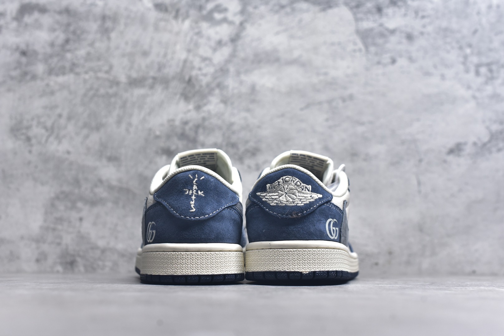 图片[5]-#海外爆款限量发售！ Travis Scott x Jordan 1 Low “古驰联名——印字米蓝灰” 高端定制 乔丹倒勾低帮休闲板鞋 大厂纯原品质出货 纯正版型 定制鞋盒 皮料切割干净无任何毛边 细节完美 超高清洁度 货号：XB1979-022 尺码：36 36.5 37.5 38 38.5 39 40 40.5 41 42 42.5 43 44 44.5 45-选品中心