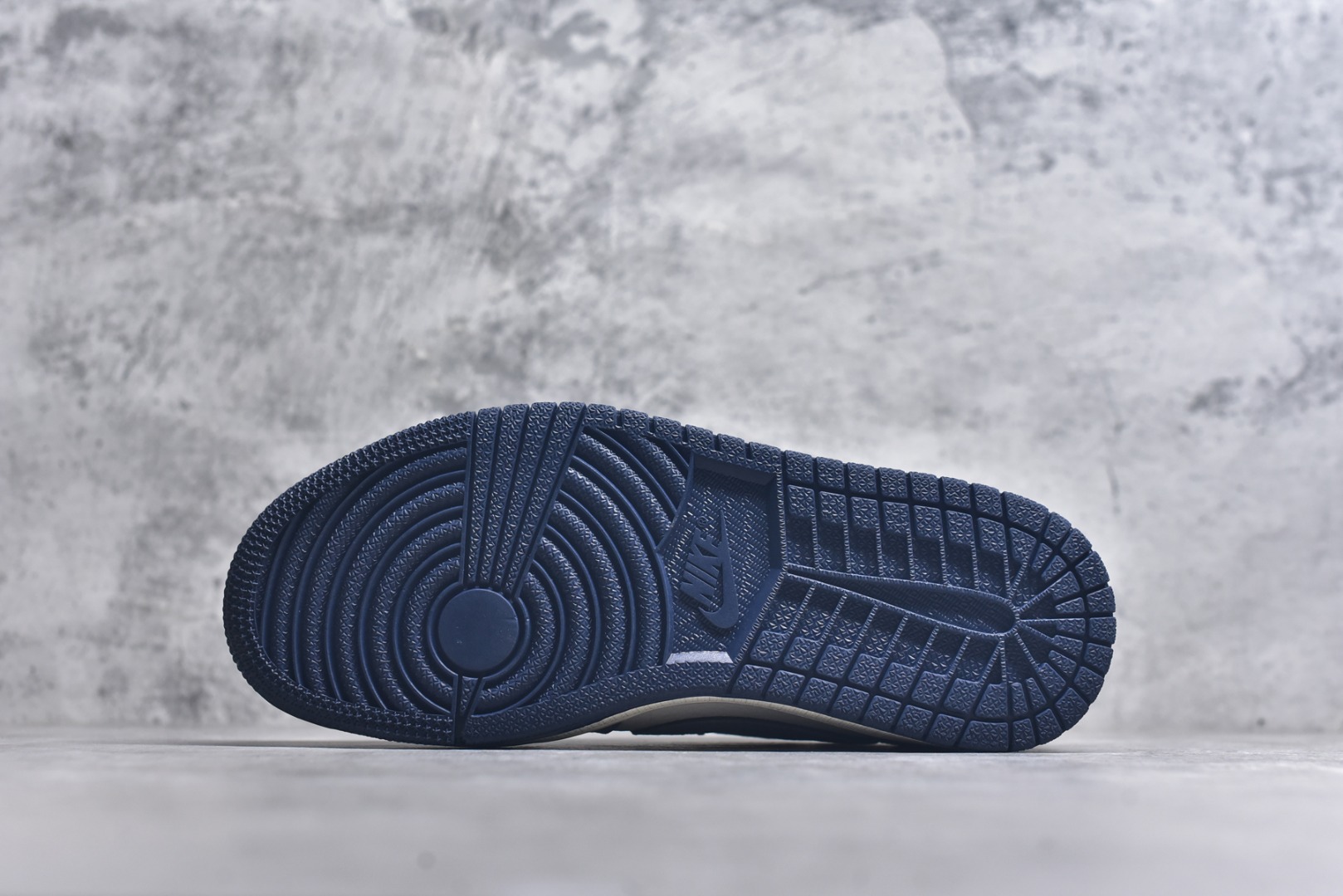 图片[6]-#海外爆款限量发售！ Travis Scott x Jordan 1 Low “古驰联名——印字米蓝灰” 高端定制 乔丹倒勾低帮休闲板鞋 大厂纯原品质出货 纯正版型 定制鞋盒 皮料切割干净无任何毛边 细节完美 超高清洁度 货号：XB1979-022 尺码：36 36.5 37.5 38 38.5 39 40 40.5 41 42 42.5 43 44 44.5 45-选品中心