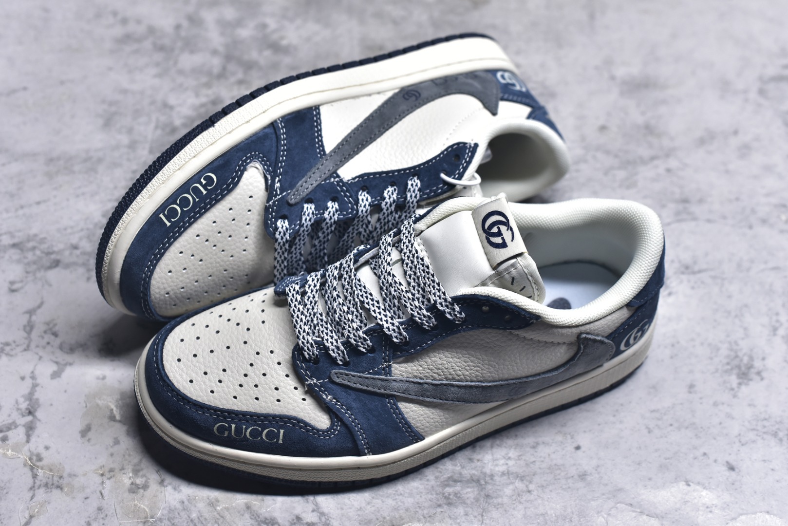 图片[7]-#海外爆款限量发售！ Travis Scott x Jordan 1 Low “古驰联名——印字米蓝灰” 高端定制 乔丹倒勾低帮休闲板鞋 大厂纯原品质出货 纯正版型 定制鞋盒 皮料切割干净无任何毛边 细节完美 超高清洁度 货号：XB1979-022 尺码：36 36.5 37.5 38 38.5 39 40 40.5 41 42 42.5 43 44 44.5 45-选品中心