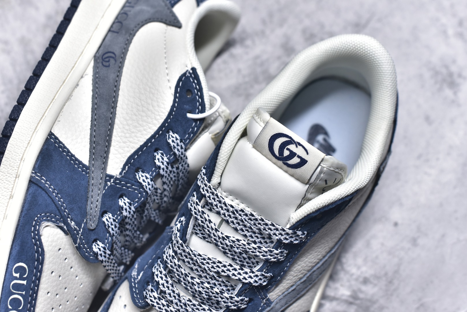 图片[9]-#海外爆款限量发售！ Travis Scott x Jordan 1 Low “古驰联名——印字米蓝灰” 高端定制 乔丹倒勾低帮休闲板鞋 大厂纯原品质出货 纯正版型 定制鞋盒 皮料切割干净无任何毛边 细节完美 超高清洁度 货号：XB1979-022 尺码：36 36.5 37.5 38 38.5 39 40 40.5 41 42 42.5 43 44 44.5 45-选品中心