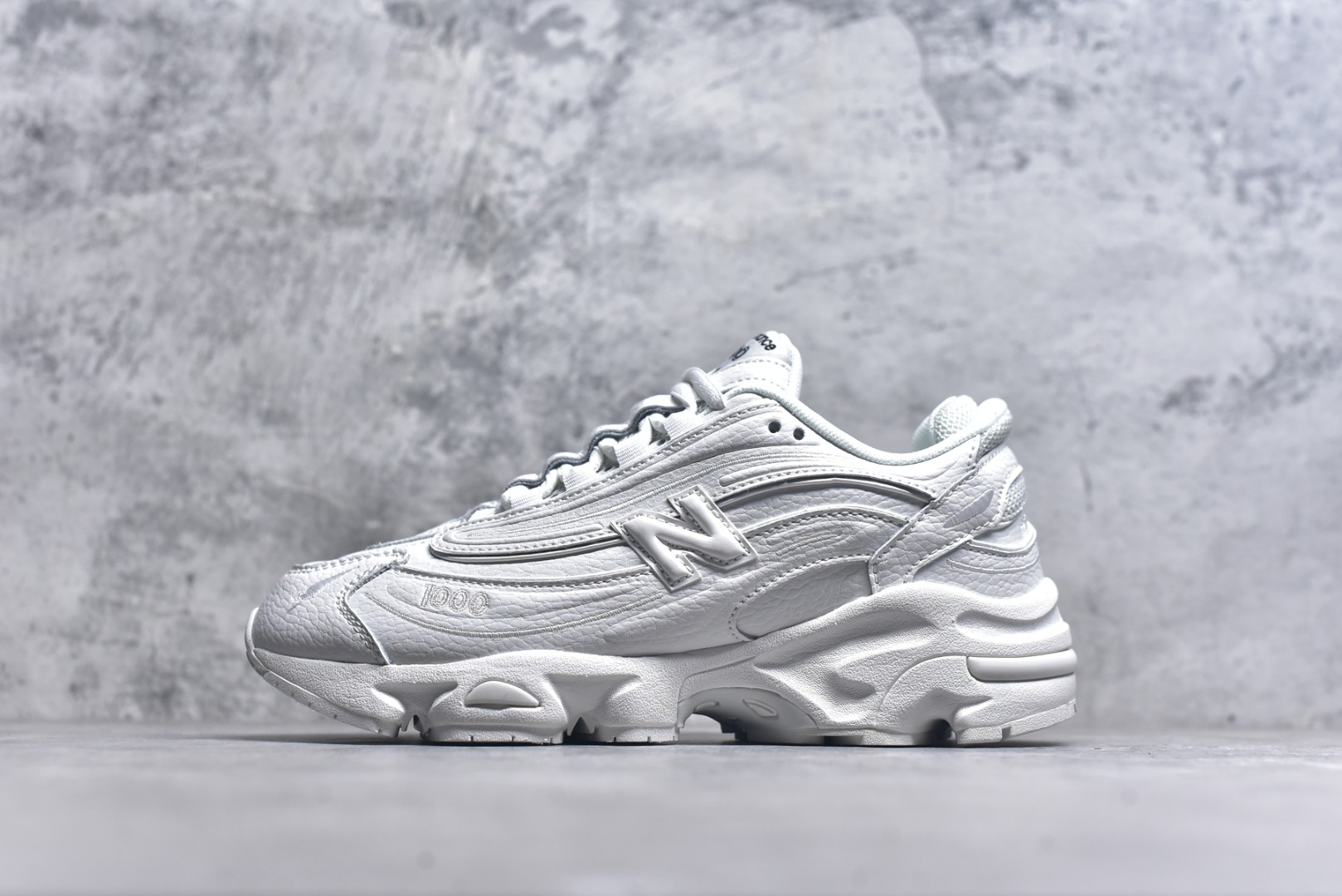 #NB 新百伦 New Balance 1000系列 复古老爹风低帮休闲运动跑步鞋 货号：M1000BW 小红书穿搭款式 原楦原纸版开发版型 原材料开发打造 市面最高版本 尺码：36 37 37.5 38 38.5 39 40 40.5 41 42 42.5 43 44 45 46.5-选品中心