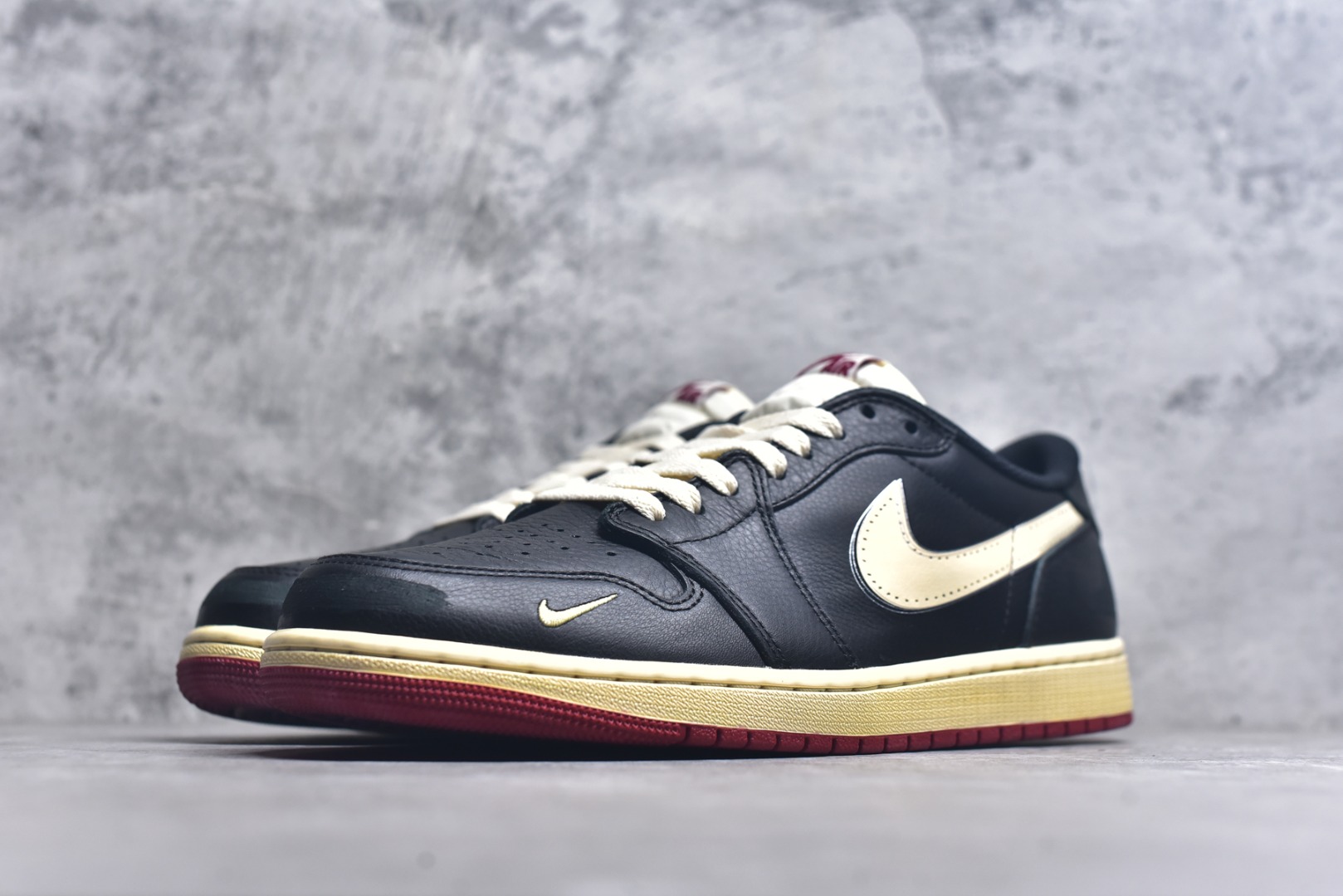图片[2]-#Nigel Sylvester x Jordan Air Jordan 1 Low OG Nitro \”Better With Time\” 联名款 低帮休闲板鞋 黑白红 货号： IB8958-001 尺码：40 40.5 41 42 42.5 43 44 44.5 45 46 47.5 国内一线头部知名大厂出品 高端外贸零售专供品质 原鞋原楦头纸板开发 原厂防尘纸 极致一眼正品既视感-选品中心