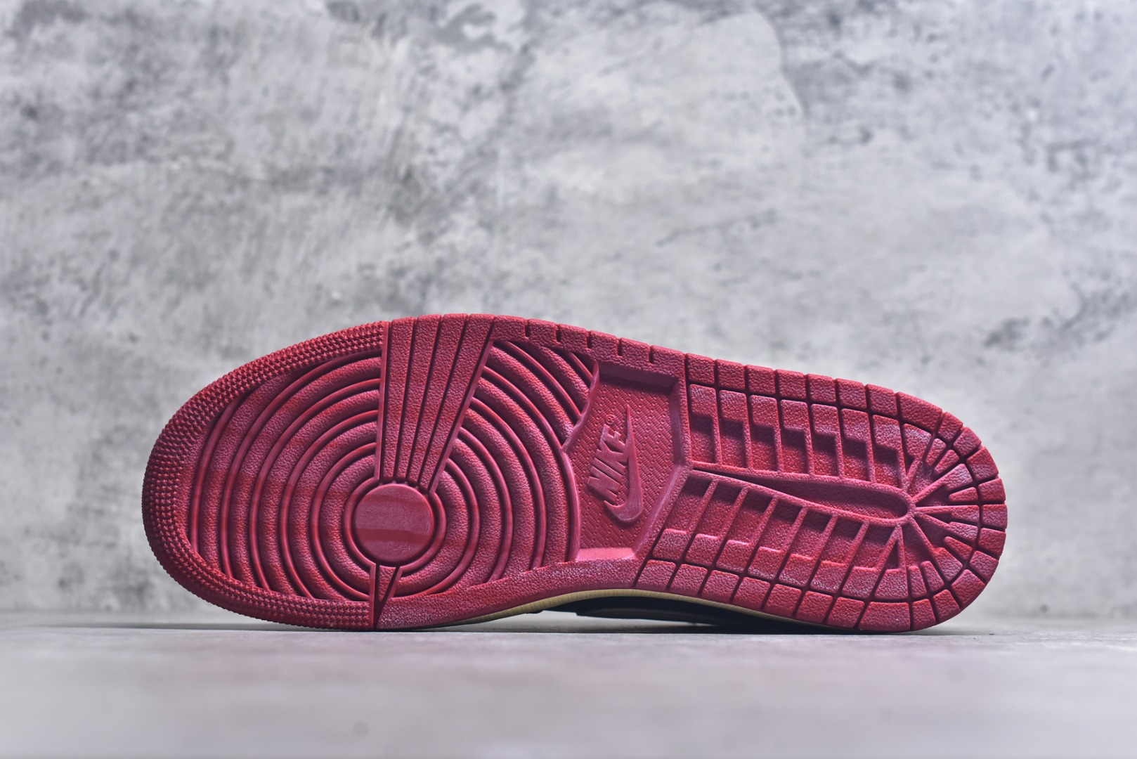 图片[6]-#Nigel Sylvester x Jordan Air Jordan 1 Low OG Nitro \”Better With Time\” 联名款 低帮休闲板鞋 黑白红 货号： IB8958-001 尺码：40 40.5 41 42 42.5 43 44 44.5 45 46 47.5 国内一线头部知名大厂出品 高端外贸零售专供品质 原鞋原楦头纸板开发 原厂防尘纸 极致一眼正品既视感-选品中心