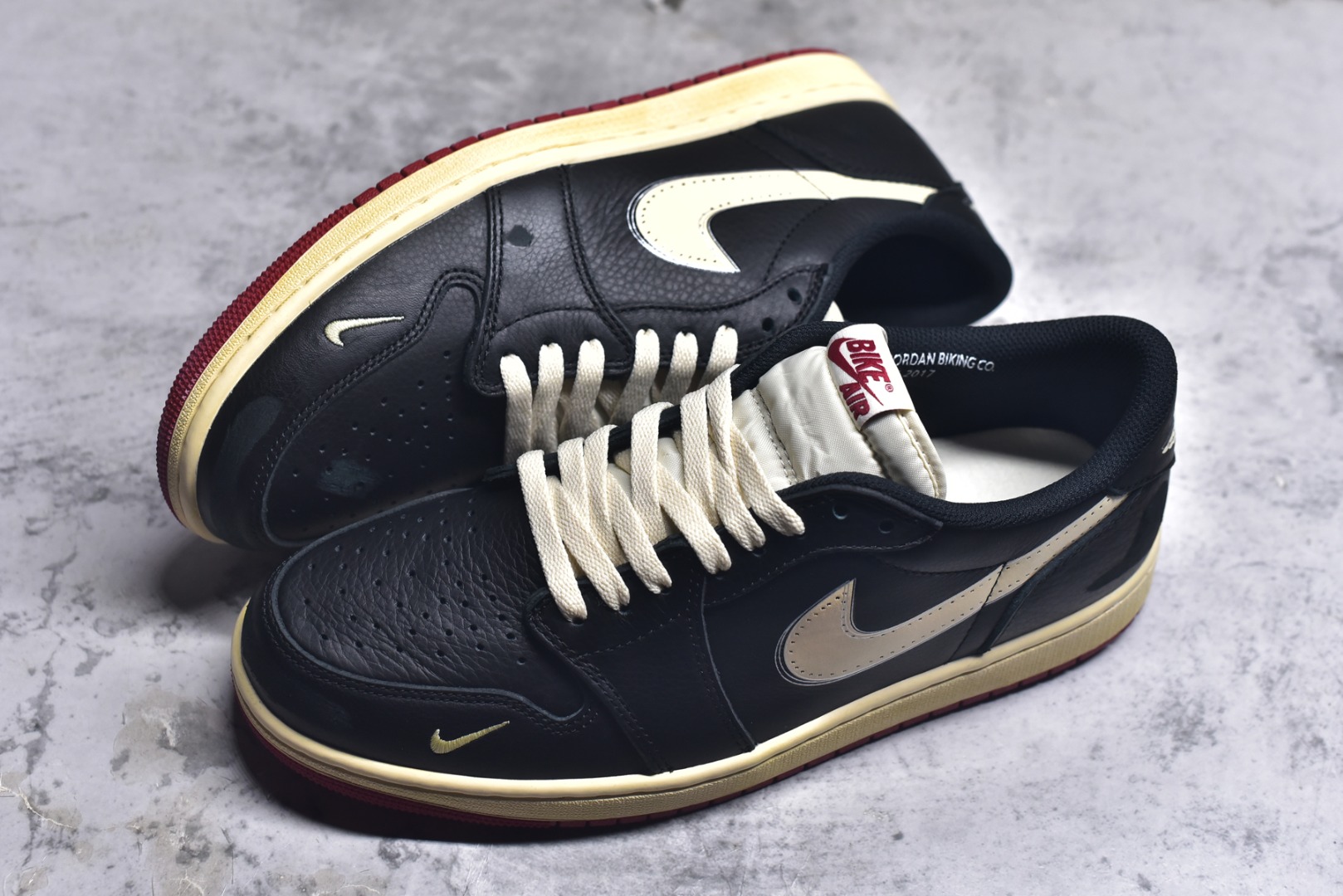 图片[7]-#Nigel Sylvester x Jordan Air Jordan 1 Low OG Nitro \”Better With Time\” 联名款 低帮休闲板鞋 黑白红 货号： IB8958-001 尺码：40 40.5 41 42 42.5 43 44 44.5 45 46 47.5 国内一线头部知名大厂出品 高端外贸零售专供品质 原鞋原楦头纸板开发 原厂防尘纸 极致一眼正品既视感-选品中心