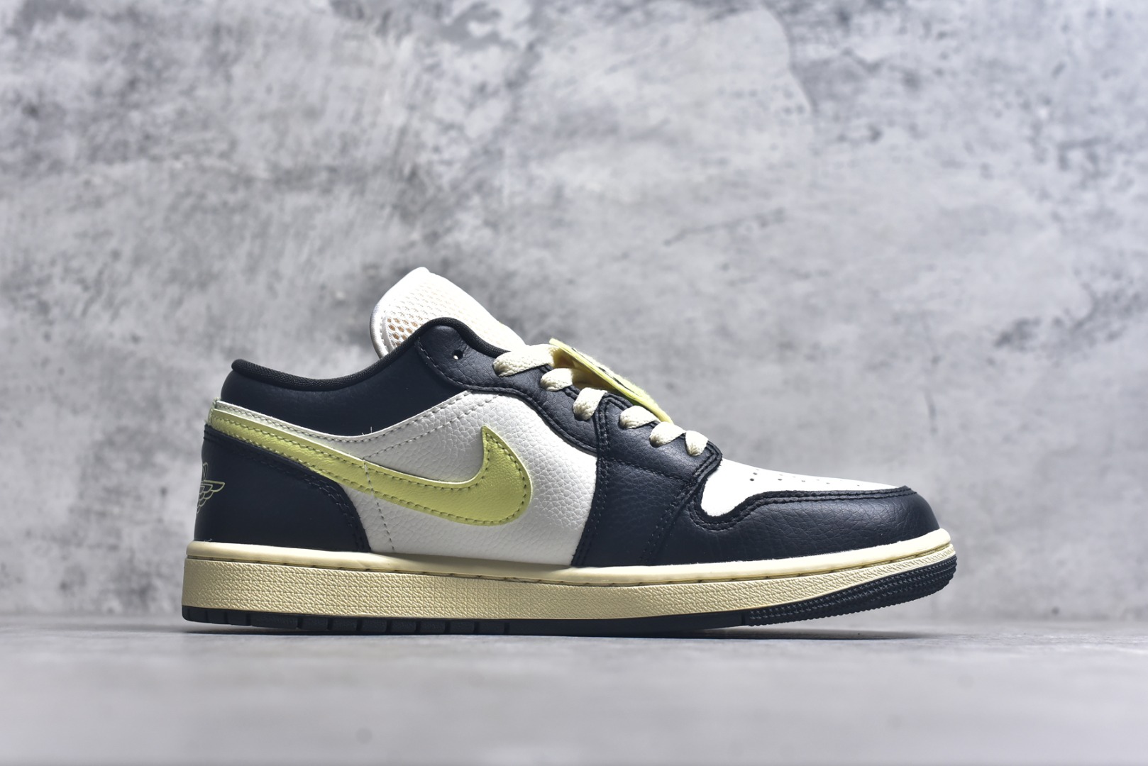 图片[3]-#Air Jordan AJ1 Low 低帮 HQ3009-003 终端优势供应 市面中低帮最具代表性版本没有之一 口碑大厂出品 品控大底版型不断改良更新 全套原纸板楦头开发 确保原汁原味 完美呈现版型 完美零毛边处理 原厂内置全掌气垫 价格定位良心 平台专用代工流水线出品 一眼公司既视感 拿到手的一瞬间就与众不同 碾压市面所有版本 全部原鞋开发 每一个配色都会采购原鞋确认细节 打破市面看图做货无好货之说 尺码：35.5 36 36.5 37.5 38 38.5 39 40 40.5 41 42 42.5 43 44 44.5 45 46-选品中心