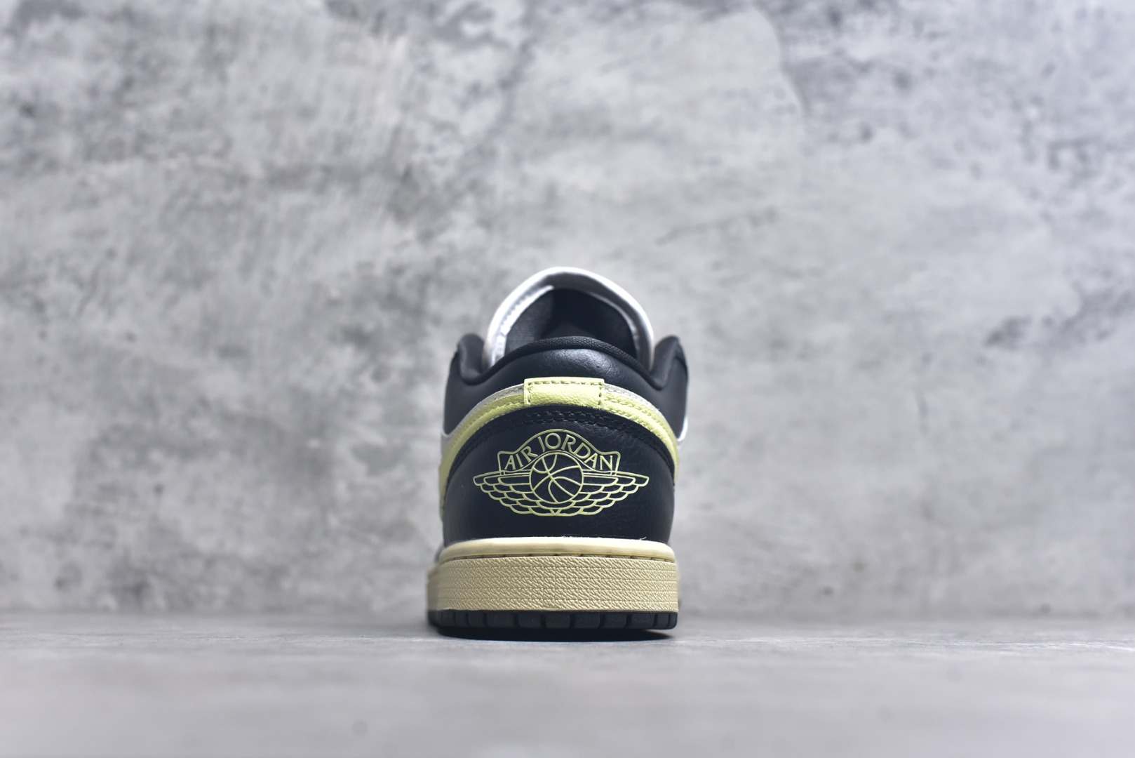 图片[5]-#Air Jordan AJ1 Low 低帮 HQ3009-003 终端优势供应 市面中低帮最具代表性版本没有之一 口碑大厂出品 品控大底版型不断改良更新 全套原纸板楦头开发 确保原汁原味 完美呈现版型 完美零毛边处理 原厂内置全掌气垫 价格定位良心 平台专用代工流水线出品 一眼公司既视感 拿到手的一瞬间就与众不同 碾压市面所有版本 全部原鞋开发 每一个配色都会采购原鞋确认细节 打破市面看图做货无好货之说 尺码：35.5 36 36.5 37.5 38 38.5 39 40 40.5 41 42 42.5 43 44 44.5 45 46-选品中心