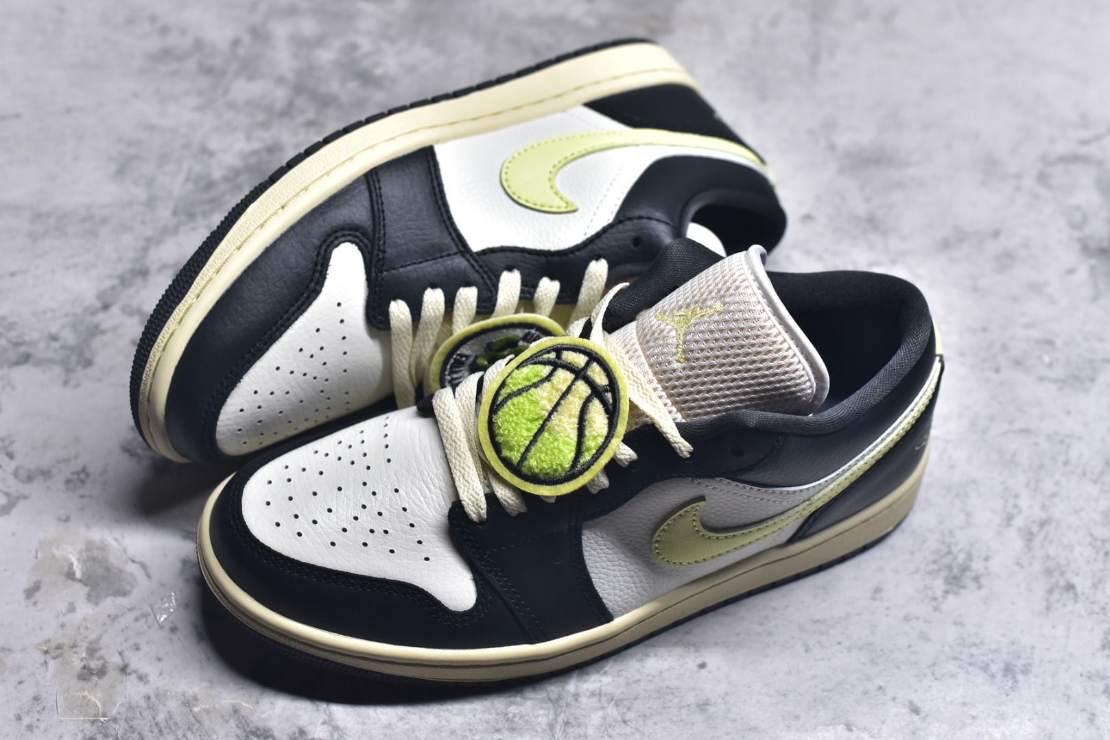 图片[7]-#Air Jordan AJ1 Low 低帮 HQ3009-003 终端优势供应 市面中低帮最具代表性版本没有之一 口碑大厂出品 品控大底版型不断改良更新 全套原纸板楦头开发 确保原汁原味 完美呈现版型 完美零毛边处理 原厂内置全掌气垫 价格定位良心 平台专用代工流水线出品 一眼公司既视感 拿到手的一瞬间就与众不同 碾压市面所有版本 全部原鞋开发 每一个配色都会采购原鞋确认细节 打破市面看图做货无好货之说 尺码：35.5 36 36.5 37.5 38 38.5 39 40 40.5 41 42 42.5 43 44 44.5 45 46-选品中心