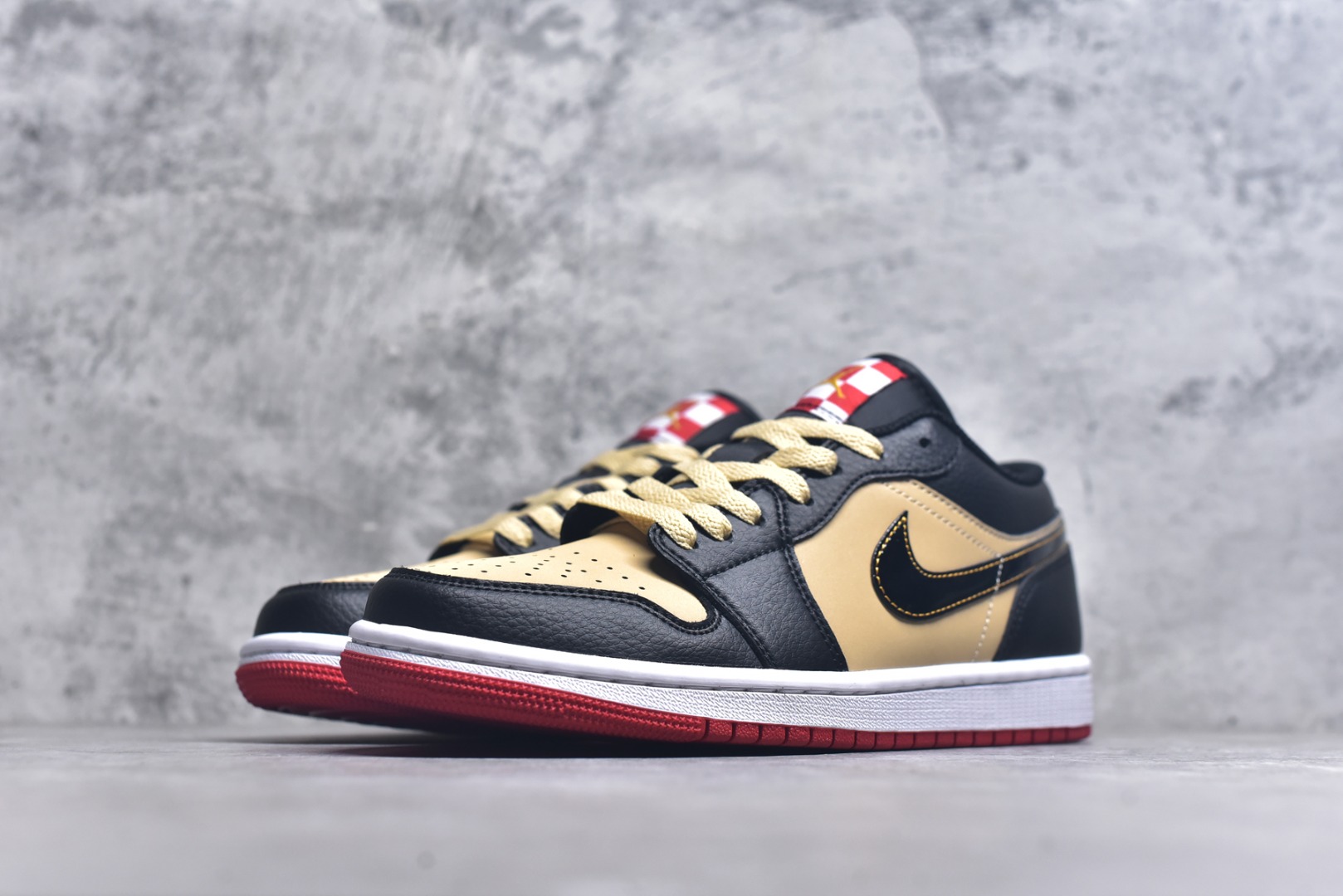 图片[2]-#Air Jordan AJ1 Low 低帮 HQ2016-200 全新流水线出品 DT版本唯一平替选择 市场第二梯队最强版 全部原鞋开发 原楦原纸板开发 全鞋电脑针车 原厂内置全掌气垫 原盒内在原标 唯一Zp原版鞋带绑法 免检产品 全新2022版型 全头层皮料 完美零毛边处理 原厂配置全掌气垫 价格定位良心 几十个配色陆续出货 实拍调校N版已经零色差零失真 百分百还原实物色彩所见即所得 不存在货不对板色差等低级问题 选购参考实物拍摄 不混卖不参货 只用心做好货严格选品 承诺混一赔十 尺码：36 36.5 37.5 38 38.5 39 40 40.5 41 42 42.5 43 44 44.5 45-选品中心