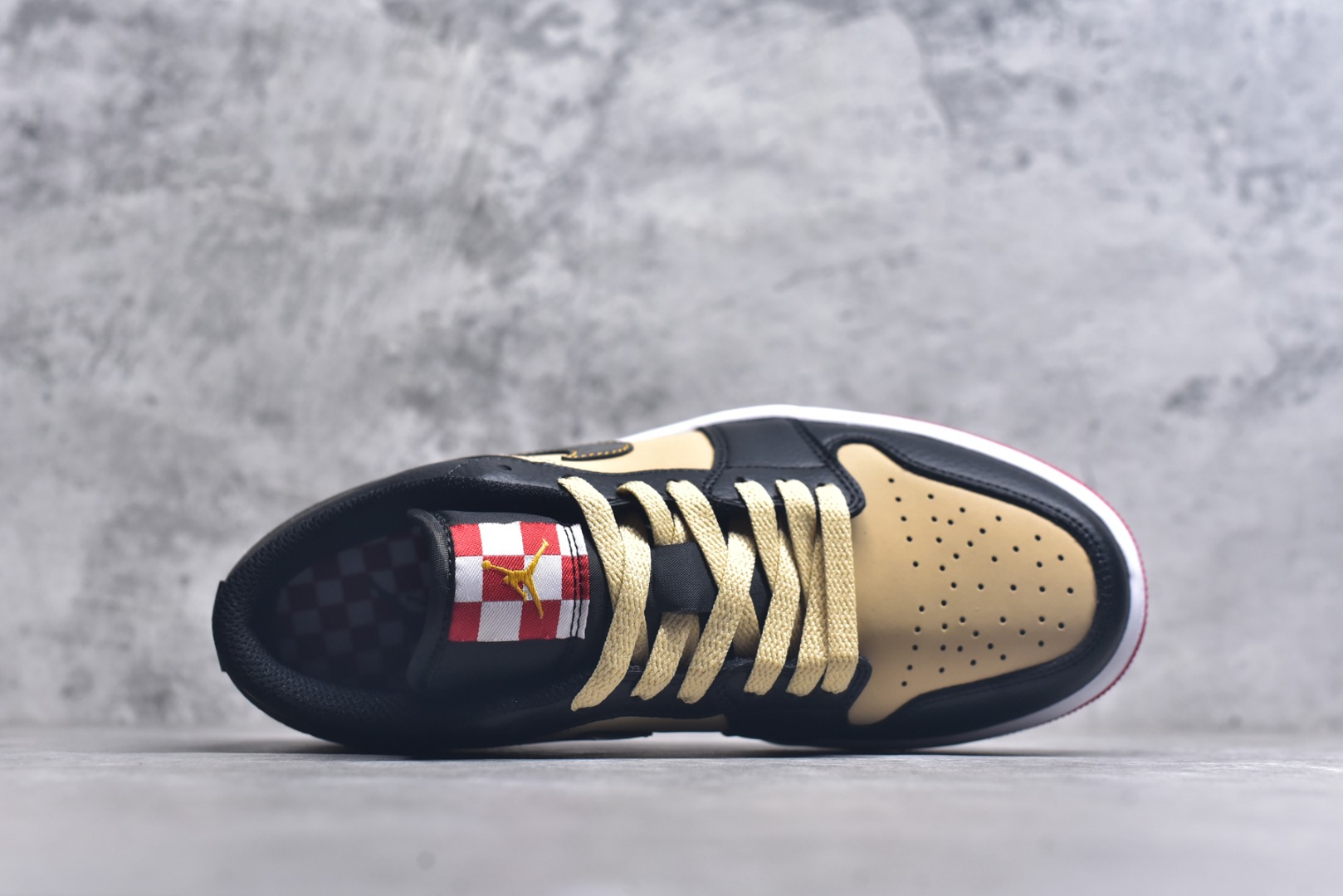 图片[4]-#Air Jordan AJ1 Low 低帮 HQ2016-200 全新流水线出品 DT版本唯一平替选择 市场第二梯队最强版 全部原鞋开发 原楦原纸板开发 全鞋电脑针车 原厂内置全掌气垫 原盒内在原标 唯一Zp原版鞋带绑法 免检产品 全新2022版型 全头层皮料 完美零毛边处理 原厂配置全掌气垫 价格定位良心 几十个配色陆续出货 实拍调校N版已经零色差零失真 百分百还原实物色彩所见即所得 不存在货不对板色差等低级问题 选购参考实物拍摄 不混卖不参货 只用心做好货严格选品 承诺混一赔十 尺码：36 36.5 37.5 38 38.5 39 40 40.5 41 42 42.5 43 44 44.5 45-选品中心