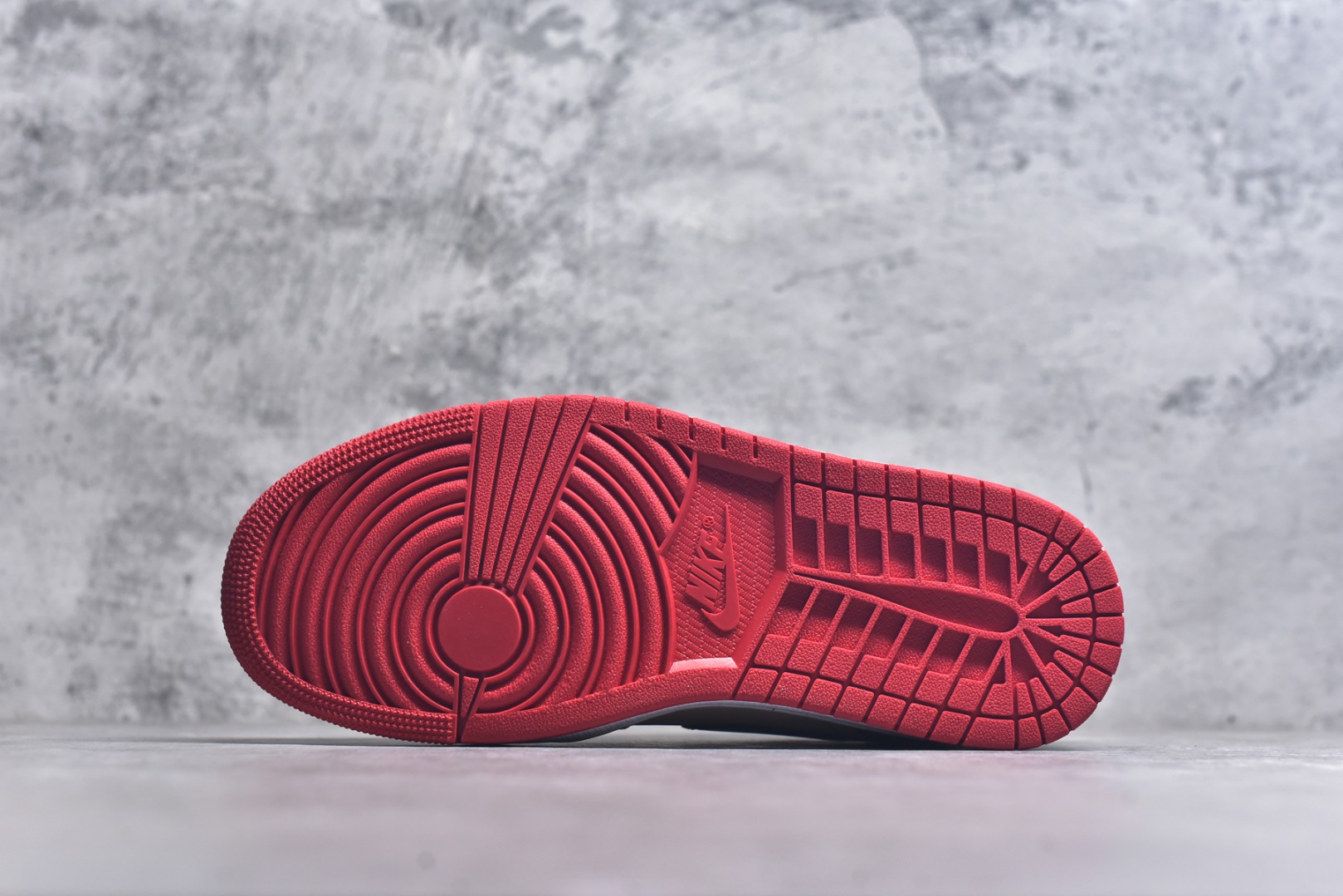 图片[6]-#Air Jordan AJ1 Low 低帮 HQ2016-200 全新流水线出品 DT版本唯一平替选择 市场第二梯队最强版 全部原鞋开发 原楦原纸板开发 全鞋电脑针车 原厂内置全掌气垫 原盒内在原标 唯一Zp原版鞋带绑法 免检产品 全新2022版型 全头层皮料 完美零毛边处理 原厂配置全掌气垫 价格定位良心 几十个配色陆续出货 实拍调校N版已经零色差零失真 百分百还原实物色彩所见即所得 不存在货不对板色差等低级问题 选购参考实物拍摄 不混卖不参货 只用心做好货严格选品 承诺混一赔十 尺码：36 36.5 37.5 38 38.5 39 40 40.5 41 42 42.5 43 44 44.5 45-选品中心