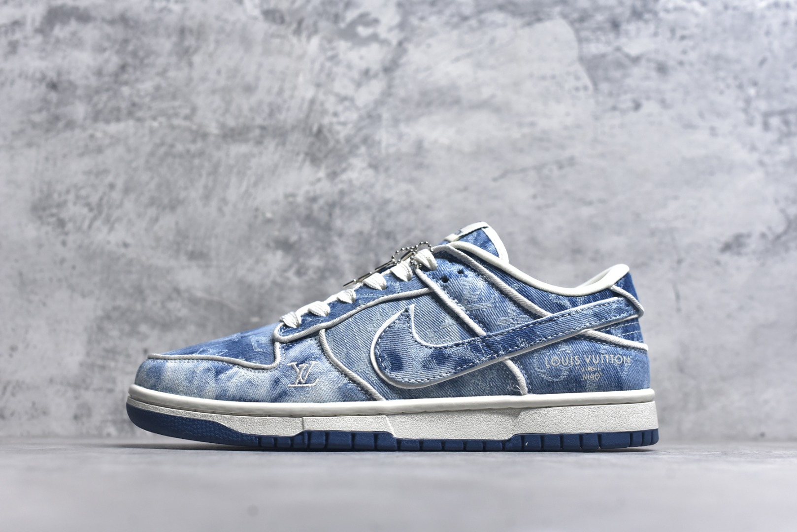 #Nike SB Dunk Low LV联名 淡蓝牛仔 周年高端定制 低帮休闲板鞋 SC0601-468 #定制鞋盒 大厂纯原品质出货 超高清洁度 皮料切割干净无任何毛边 细节完美 尺码：36 36.5 37.5 38 38.5 39 40 40.5 41 42 42.5 43 44 44.5 45 9.E5-选品中心