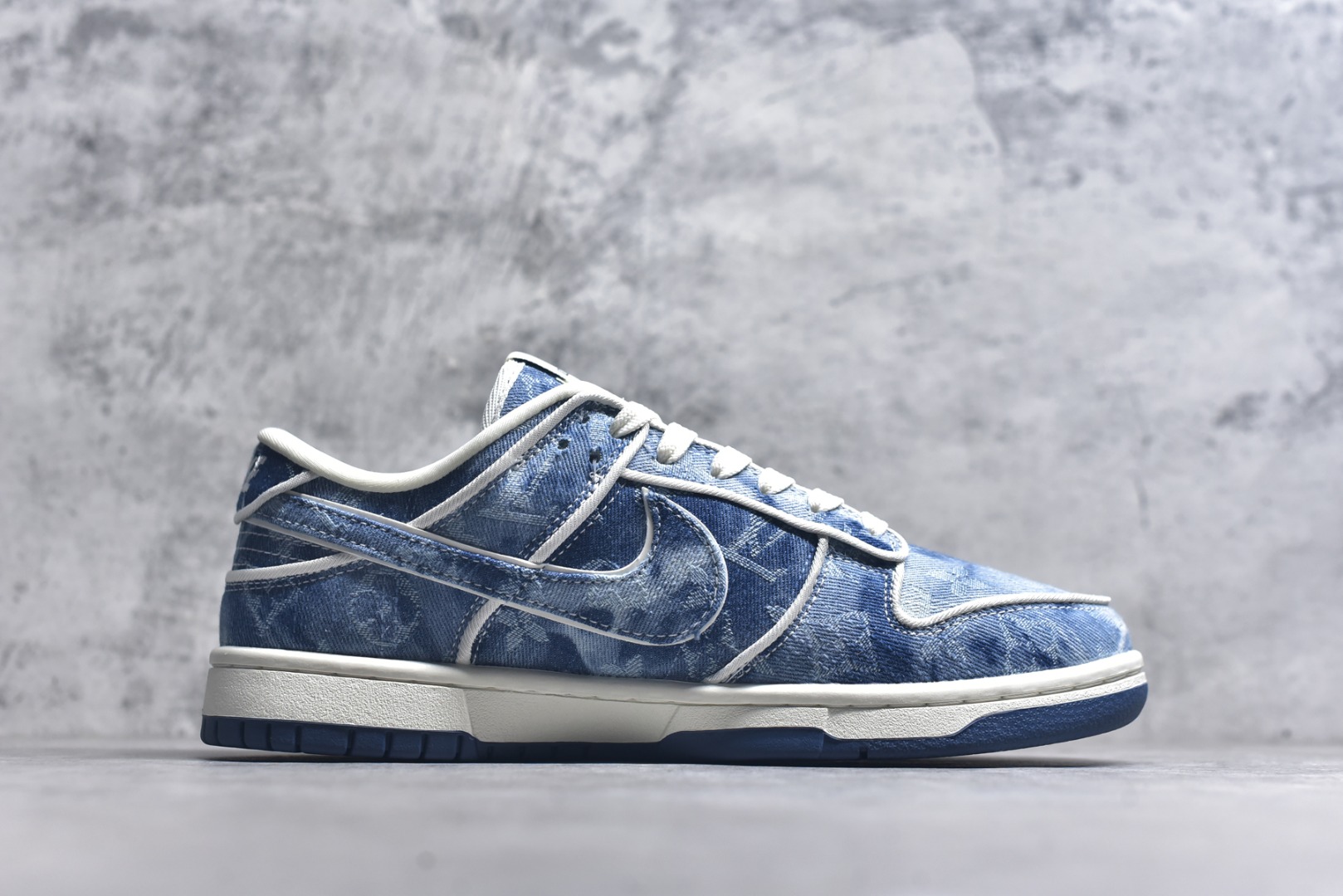 图片[3]-#Nike SB Dunk Low LV联名 淡蓝牛仔 周年高端定制 低帮休闲板鞋 SC0601-468 #定制鞋盒 大厂纯原品质出货 超高清洁度 皮料切割干净无任何毛边 细节完美 尺码：36 36.5 37.5 38 38.5 39 40 40.5 41 42 42.5 43 44 44.5 45 9.E5-选品中心