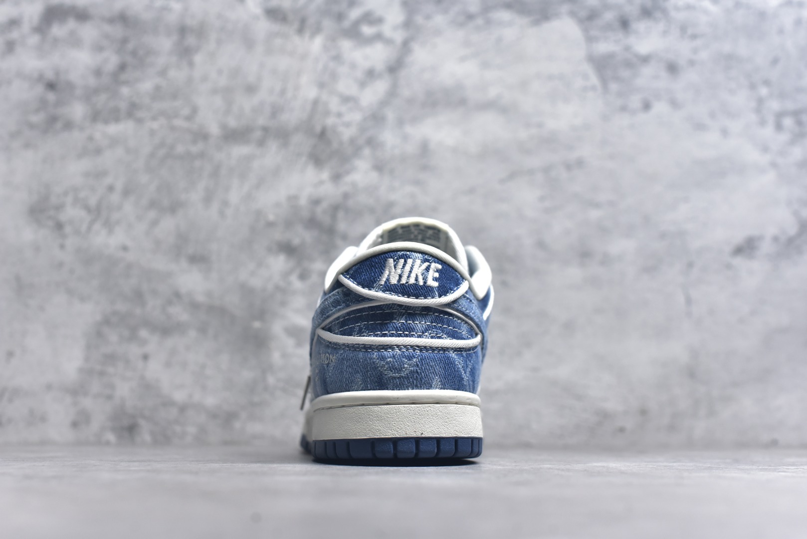 图片[5]-#Nike SB Dunk Low LV联名 淡蓝牛仔 周年高端定制 低帮休闲板鞋 SC0601-468 #定制鞋盒 大厂纯原品质出货 超高清洁度 皮料切割干净无任何毛边 细节完美 尺码：36 36.5 37.5 38 38.5 39 40 40.5 41 42 42.5 43 44 44.5 45 9.E5-选品中心