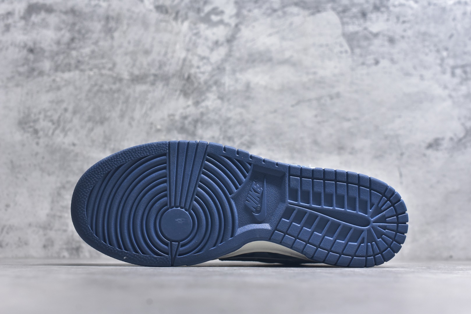 图片[6]-#Nike SB Dunk Low LV联名 淡蓝牛仔 周年高端定制 低帮休闲板鞋 SC0601-468 #定制鞋盒 大厂纯原品质出货 超高清洁度 皮料切割干净无任何毛边 细节完美 尺码：36 36.5 37.5 38 38.5 39 40 40.5 41 42 42.5 43 44 44.5 45 9.E5-选品中心