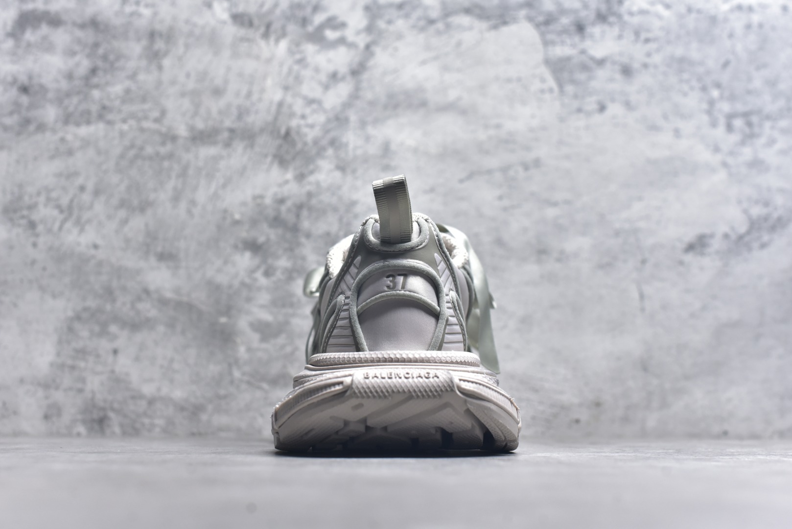 图片[5]-#BALENCIAGA 3XL DENIM 系列巴黎世家10代 折边蝴蝶结 低帮复古阔型底姥爹风潮流百搭休闲慢跑鞋#男女鞋配件防尘袋#全部采用原档案原楦数据开发#1：1比例克重(原鞋一致轻度做旧效果!!)#原装EVA环保去臭环型鞋垫#全新开发5层私模,搭载轻量发泡EVA缓震中底,组合防滑橡胶大底❗法国高端奢侈品牌货号：734731 W3XSB 9200尺码：35-46-选品中心