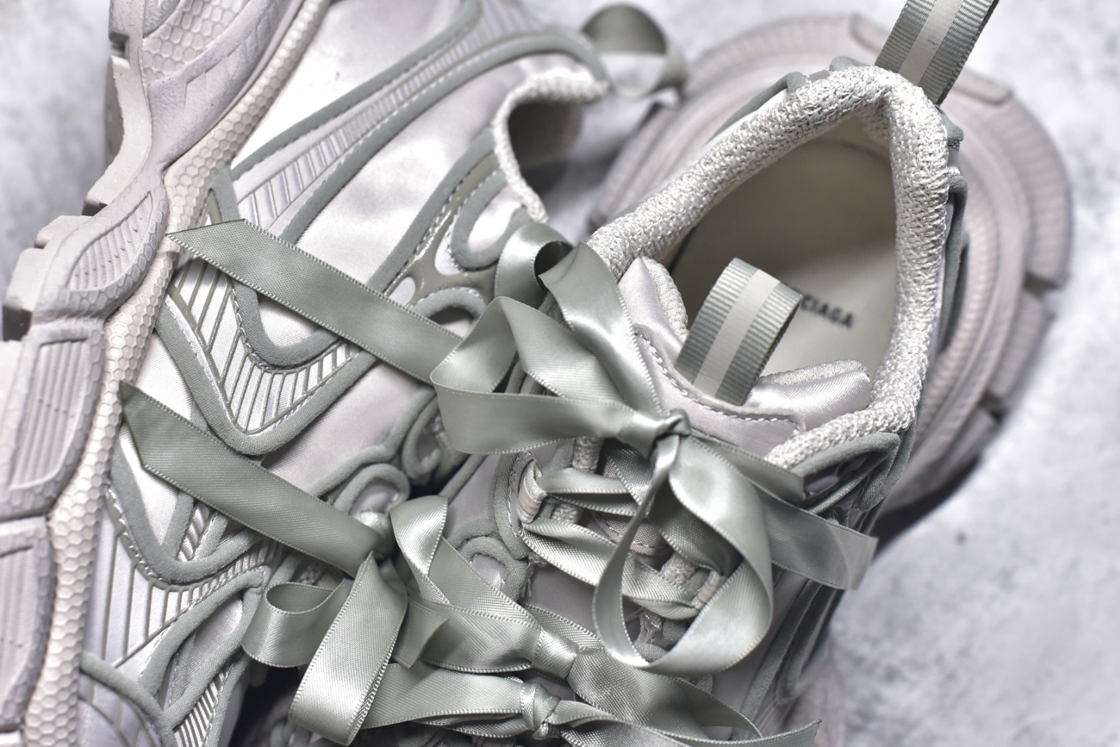 图片[9]-#BALENCIAGA 3XL DENIM 系列巴黎世家10代 折边蝴蝶结 低帮复古阔型底姥爹风潮流百搭休闲慢跑鞋#男女鞋配件防尘袋#全部采用原档案原楦数据开发#1：1比例克重(原鞋一致轻度做旧效果!!)#原装EVA环保去臭环型鞋垫#全新开发5层私模,搭载轻量发泡EVA缓震中底,组合防滑橡胶大底❗法国高端奢侈品牌货号：734731 W3XSB 9200尺码：35-46-选品中心