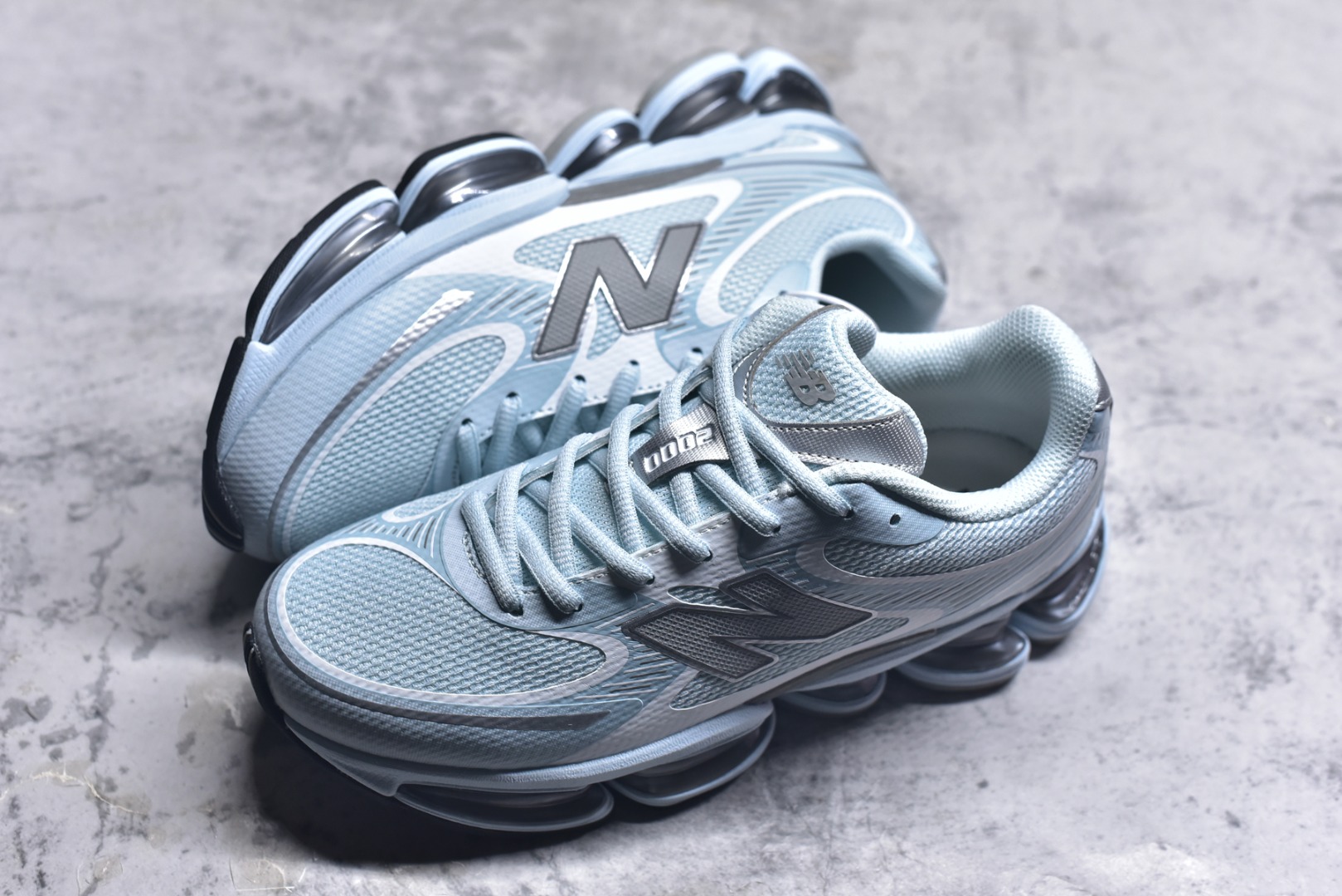 图片[7]-#New Balance 新百伦 NB2000 网面休闲鞋 U2000ETC NB官方重磅新品 一款融合复古设计与现代科技的跑鞋，以其经典的造型和舒适脚感，成为2025年复古潮流爱好的推荐单品。 极具视觉冲击力的5根ABZORB单元，以及无缝鞋面的设计，加上3M反光材质的装饰，比之前推出的9060系列更夸张，更具未来感。 尺码：36-46.5-选品中心