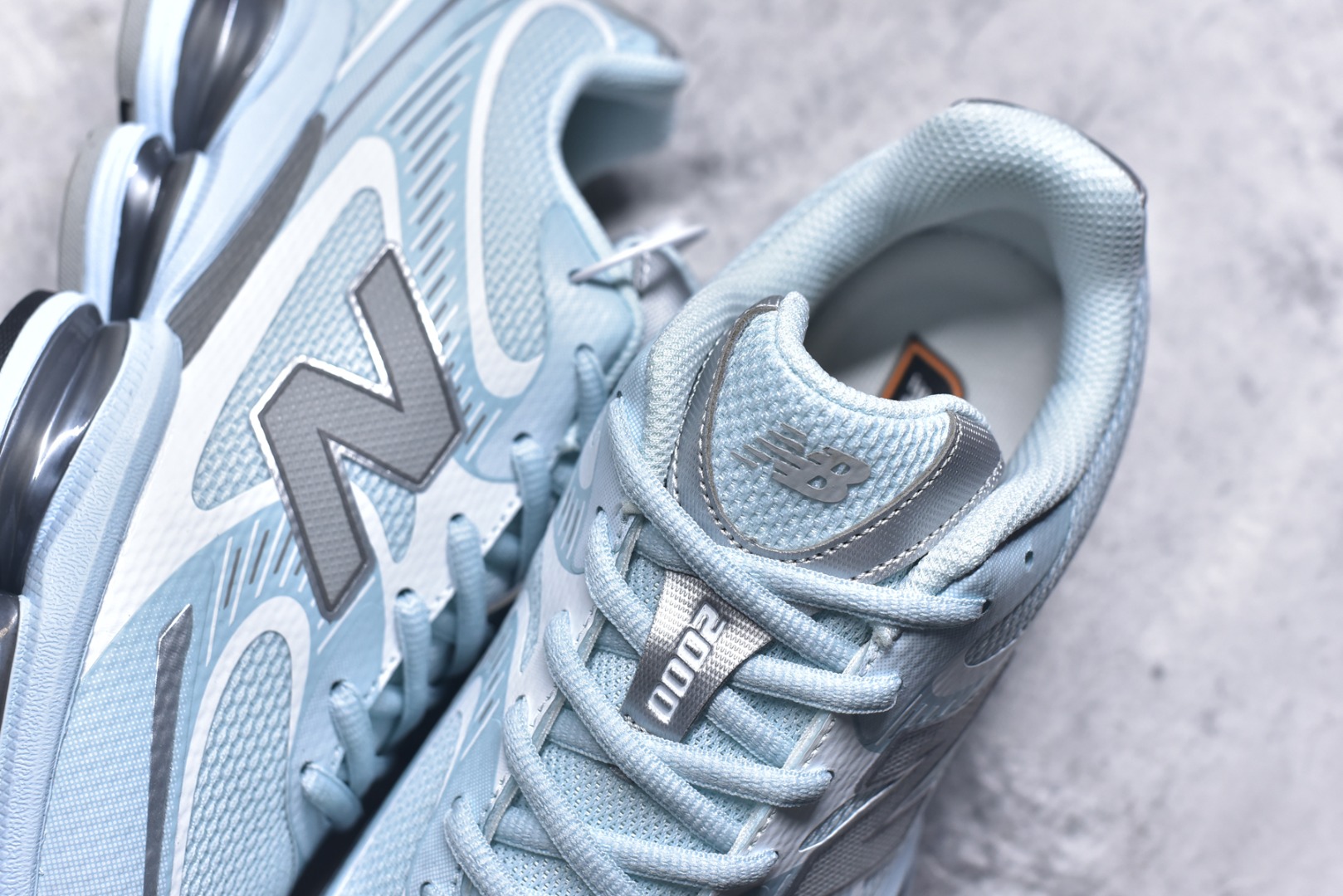 图片[9]-#New Balance 新百伦 NB2000 网面休闲鞋 U2000ETC NB官方重磅新品 一款融合复古设计与现代科技的跑鞋，以其经典的造型和舒适脚感，成为2025年复古潮流爱好的推荐单品。 极具视觉冲击力的5根ABZORB单元，以及无缝鞋面的设计，加上3M反光材质的装饰，比之前推出的9060系列更夸张，更具未来感。 尺码：36-46.5-选品中心