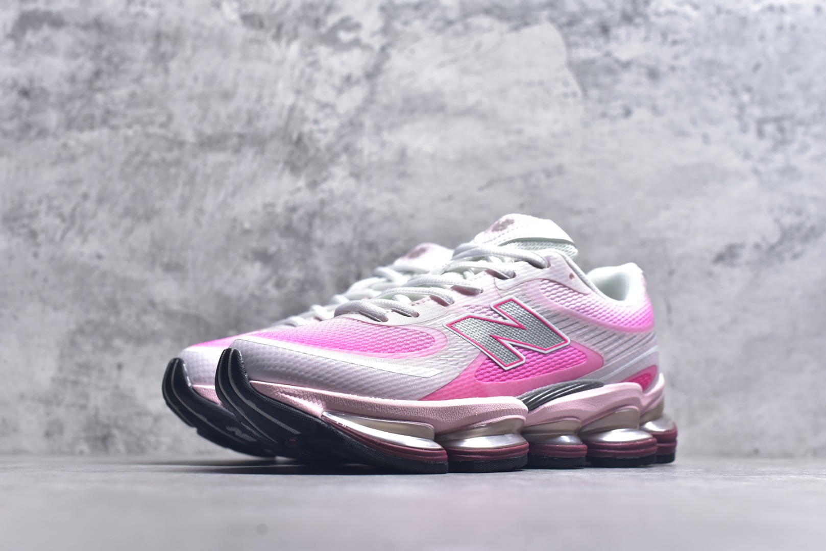 图片[2]-#New Balance 新百伦 NB2000 网面休闲鞋 U2000PBC NB官方重磅新品 一款融合复古设计与现代科技的跑鞋，以其经典的造型和舒适脚感，成为2025年复古潮流爱好的推荐单品。 极具视觉冲击力的5根ABZORB单元，以及无缝鞋面的设计，加上3M反光材质的装饰，比之前推出的9060系列更夸张，更具未来感。 尺码：36-46.5-选品中心