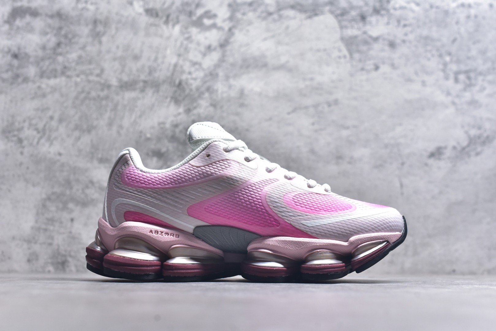 图片[3]-#New Balance 新百伦 NB2000 网面休闲鞋 U2000PBC NB官方重磅新品 一款融合复古设计与现代科技的跑鞋，以其经典的造型和舒适脚感，成为2025年复古潮流爱好的推荐单品。 极具视觉冲击力的5根ABZORB单元，以及无缝鞋面的设计，加上3M反光材质的装饰，比之前推出的9060系列更夸张，更具未来感。 尺码：36-46.5-选品中心