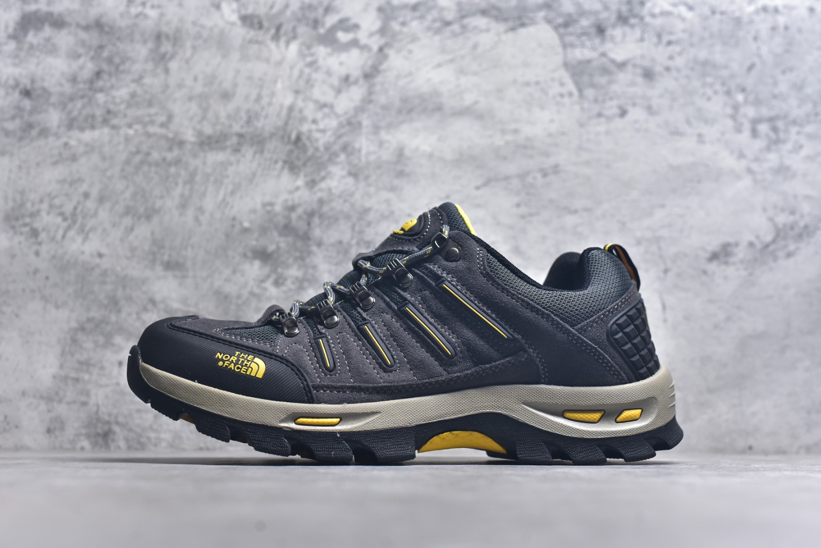 #The North Face/北面/乐斯菲斯 原楦型开发纸版，采用防剐蹭功能网眼布料鞋面材质，双层组合防滑防剐蹭,耐磨橡胶大底❗著名户外品牌The North Face Cedar Mesa 系列低帮系带户外运动鞋 类型：男鞋尺码：39 40 41 42 43 44-选品中心