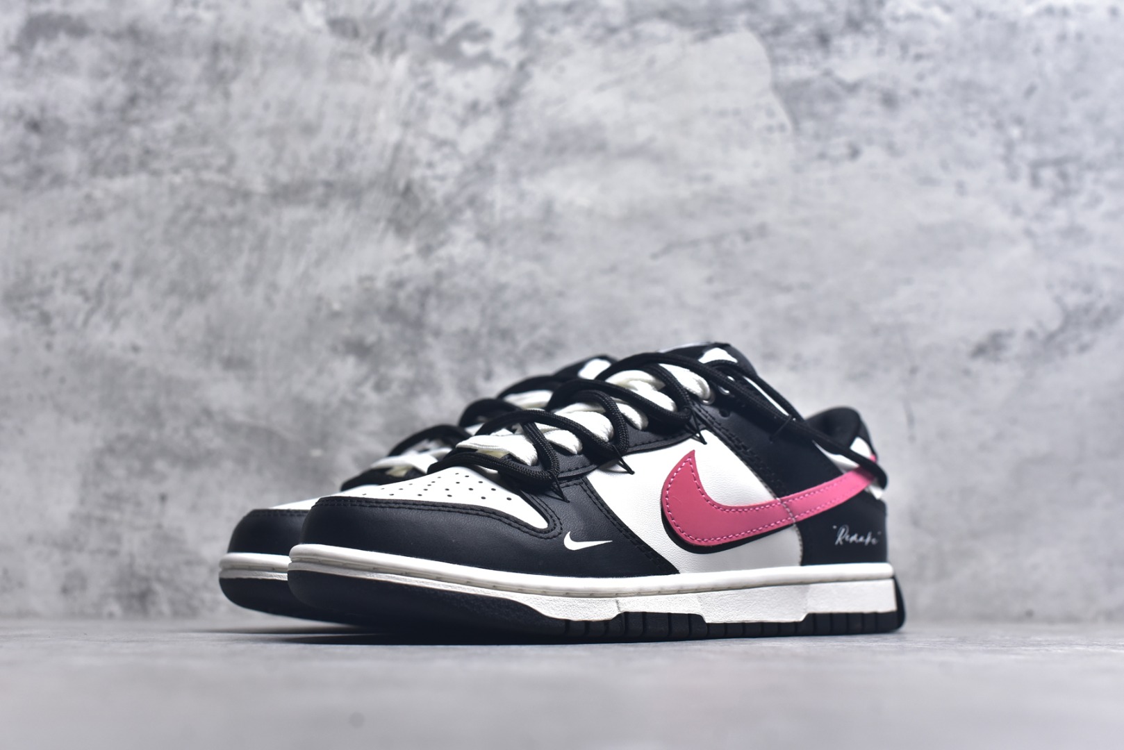 图片[2]-#耐克NIKE DUNK LOW 扣篮系列 复古低帮休闲运动滑板板鞋采用脚感柔软舒适ZoomAir气垫有效吸收滑板等极限运动在落地时带来的冲击力 为街头运动者们提供更好的保护 尺码：36 36.5 37.5 38 38.5 39 40 40.5 41 42 42.5 43 44 45货号：BP0518-093-选品中心
