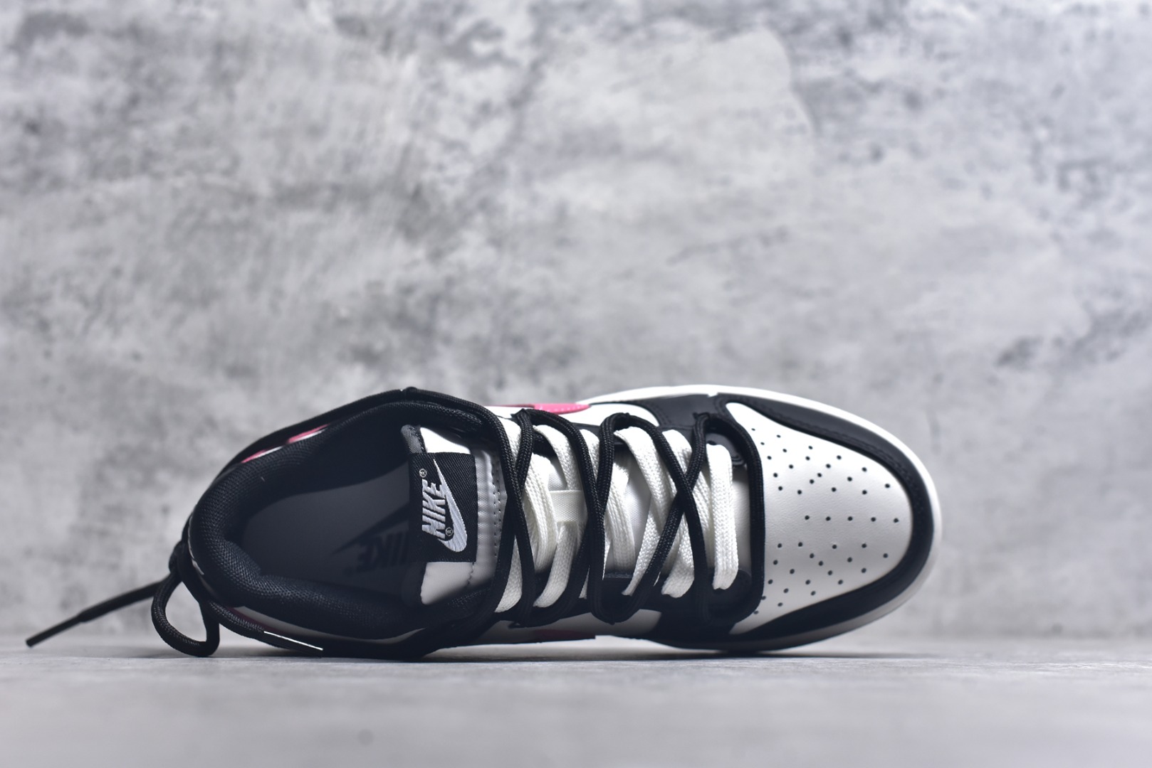 图片[4]-#耐克NIKE DUNK LOW 扣篮系列 复古低帮休闲运动滑板板鞋采用脚感柔软舒适ZoomAir气垫有效吸收滑板等极限运动在落地时带来的冲击力 为街头运动者们提供更好的保护 尺码：36 36.5 37.5 38 38.5 39 40 40.5 41 42 42.5 43 44 45货号：BP0518-093-选品中心