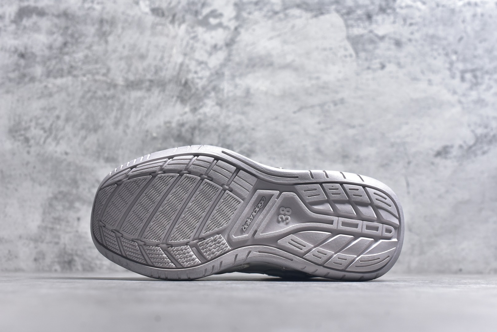 图片[6]-#Balenciaga巴黎世家18代 Hamptons Worn-Out 圆头系带舒适百搭低帮生活休闲鞋老爹鞋 全套原纸板楦头开发 最原汁原味的灵魂版型 原盒原配 正确字体电绣 男女鞋配件防尘袋及卡片全部采用原档案原楦数据开发采用环保纤维革组合网织布鞋面材质 货号：841763 WCURS 9930 尺码：35-46-选品中心